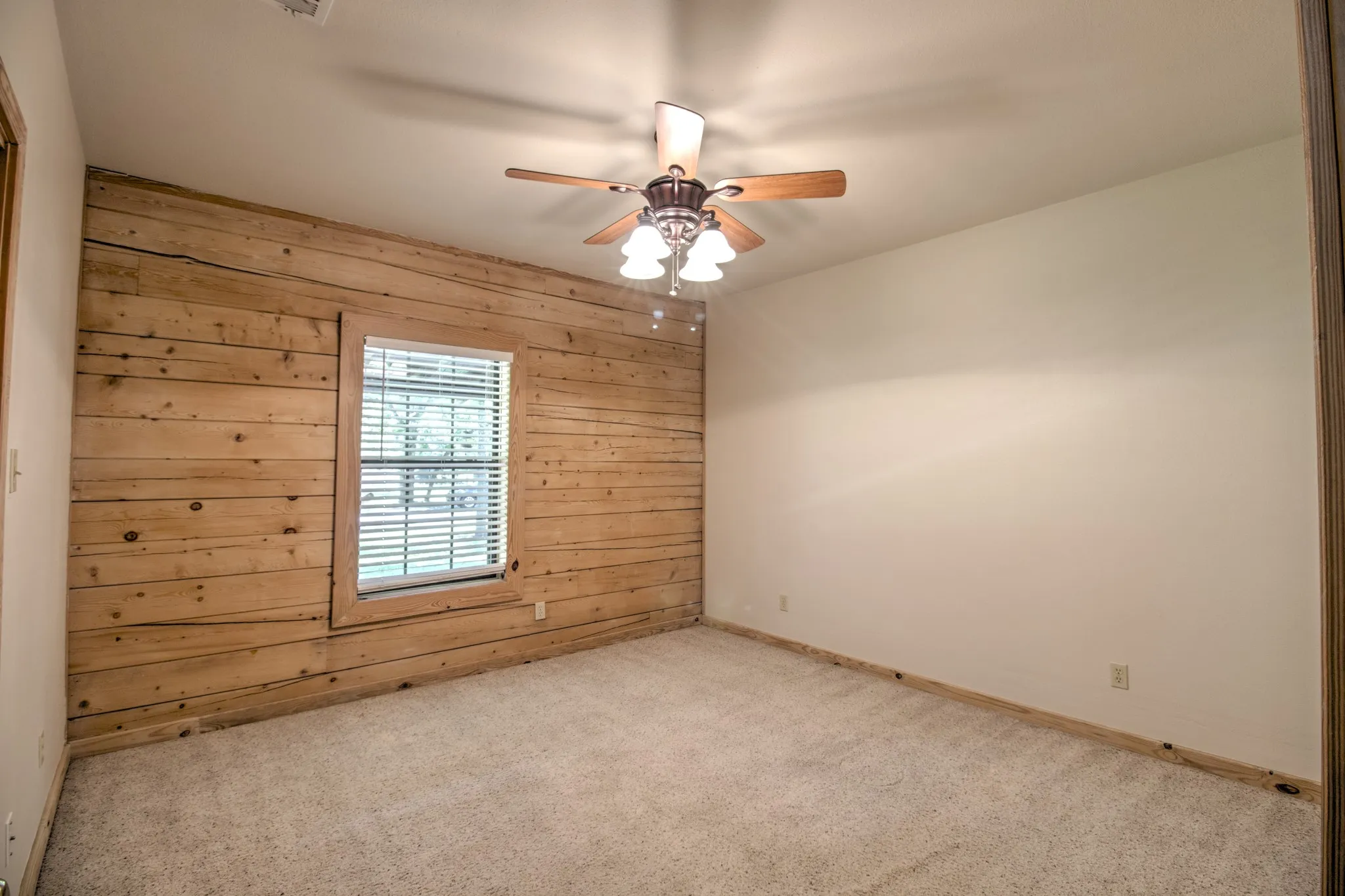 Single Family Residence For Sale in Grayson County , 1466 Pearce Street, Collinsville, Texas 76233, 3 Bedroom, 3 Bathroom, Garage spaces, 2,695 Sqft, built in 2005, mls#21297920, Real Estate Agent in Collinsville, Homes For Sale in Grayson county, Homes For Sale in Collinsville, Realtor in Collinsville Texas, Real Estate Brokerage Independent Realty Texas, Luminita Cordes Realtor