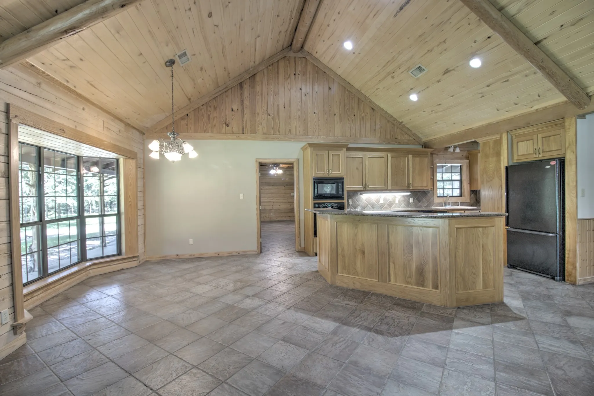 Single Family Residence For Sale in Grayson County , 1466 Pearce Street, Collinsville, Texas 76233, 3 Bedroom, 3 Bathroom, Garage spaces, 2,695 Sqft, built in 2005, mls#21297920, Real Estate Agent in Collinsville, Homes For Sale in Grayson county, Homes For Sale in Collinsville, Realtor in Collinsville Texas, Real Estate Brokerage Independent Realty Texas, Luminita Cordes Realtor