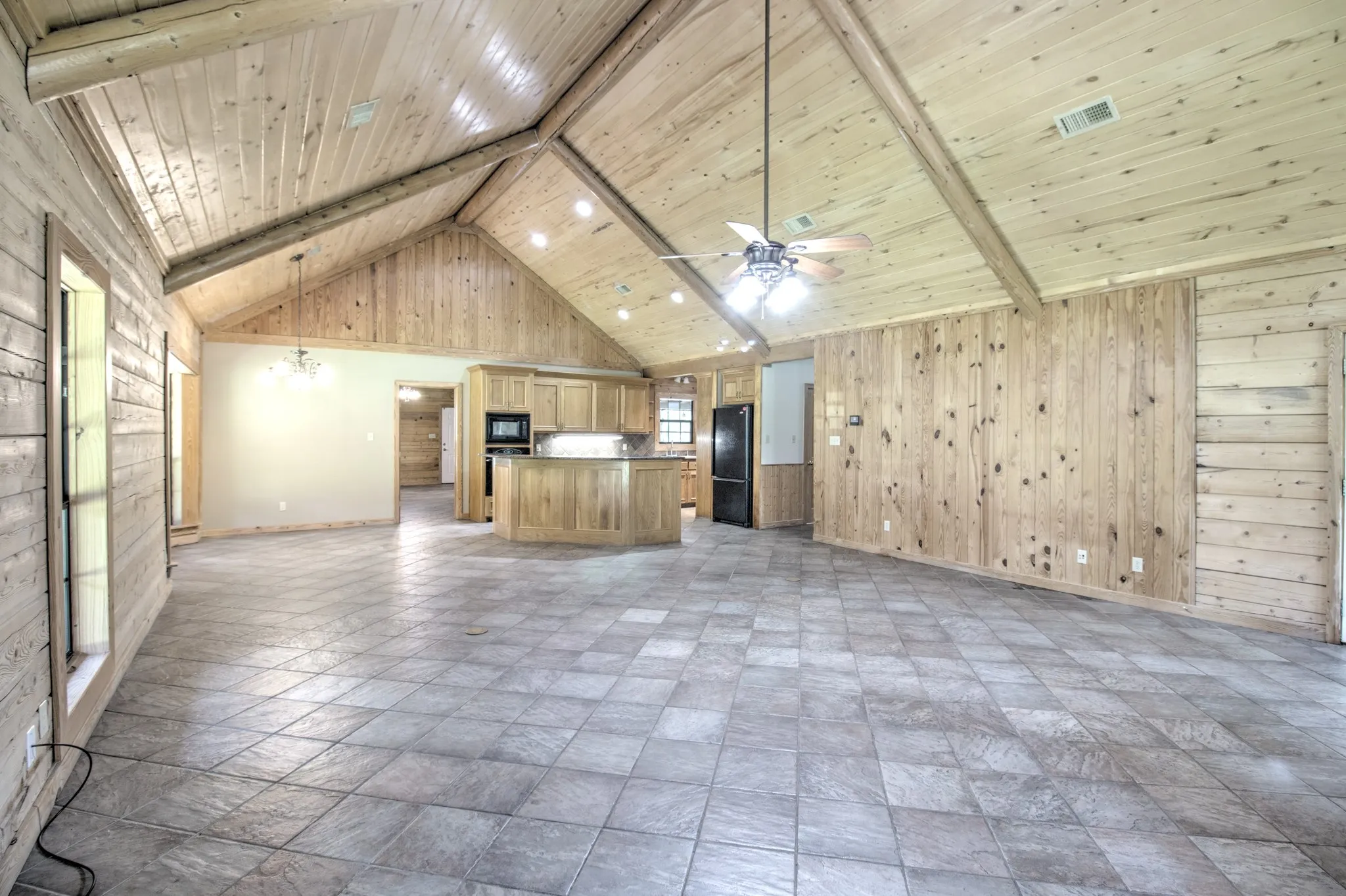 Single Family Residence For Sale in Grayson County , 1466 Pearce Street, Collinsville, Texas 76233, 3 Bedroom, 3 Bathroom, Garage spaces, 2,695 Sqft, built in 2005, mls#21297920, Real Estate Agent in Collinsville, Homes For Sale in Grayson county, Homes For Sale in Collinsville, Realtor in Collinsville Texas, Real Estate Brokerage Independent Realty Texas, Luminita Cordes Realtor