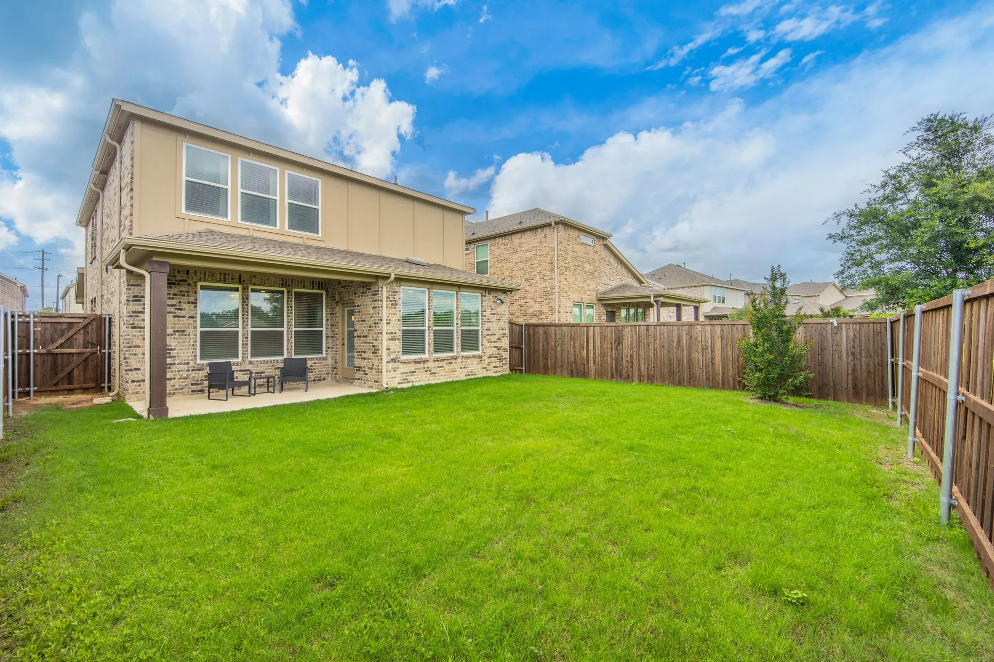 Single Family Residence For Sale in Dallas County , 2774 Henson Lane, Garland, Texas 75040, 3 Bedroom, 3 Bathroom, 2 Garage spaces, 2,177 Sqft, built in 2022, mls#21299817, Real Estate Agent in Garland, Homes For Sale in Dallas county, Homes For Sale in Garland, Realtor in Garland Texas, Real Estate Brokerage Independent Realty Texas, Luminita Cordes Realtor