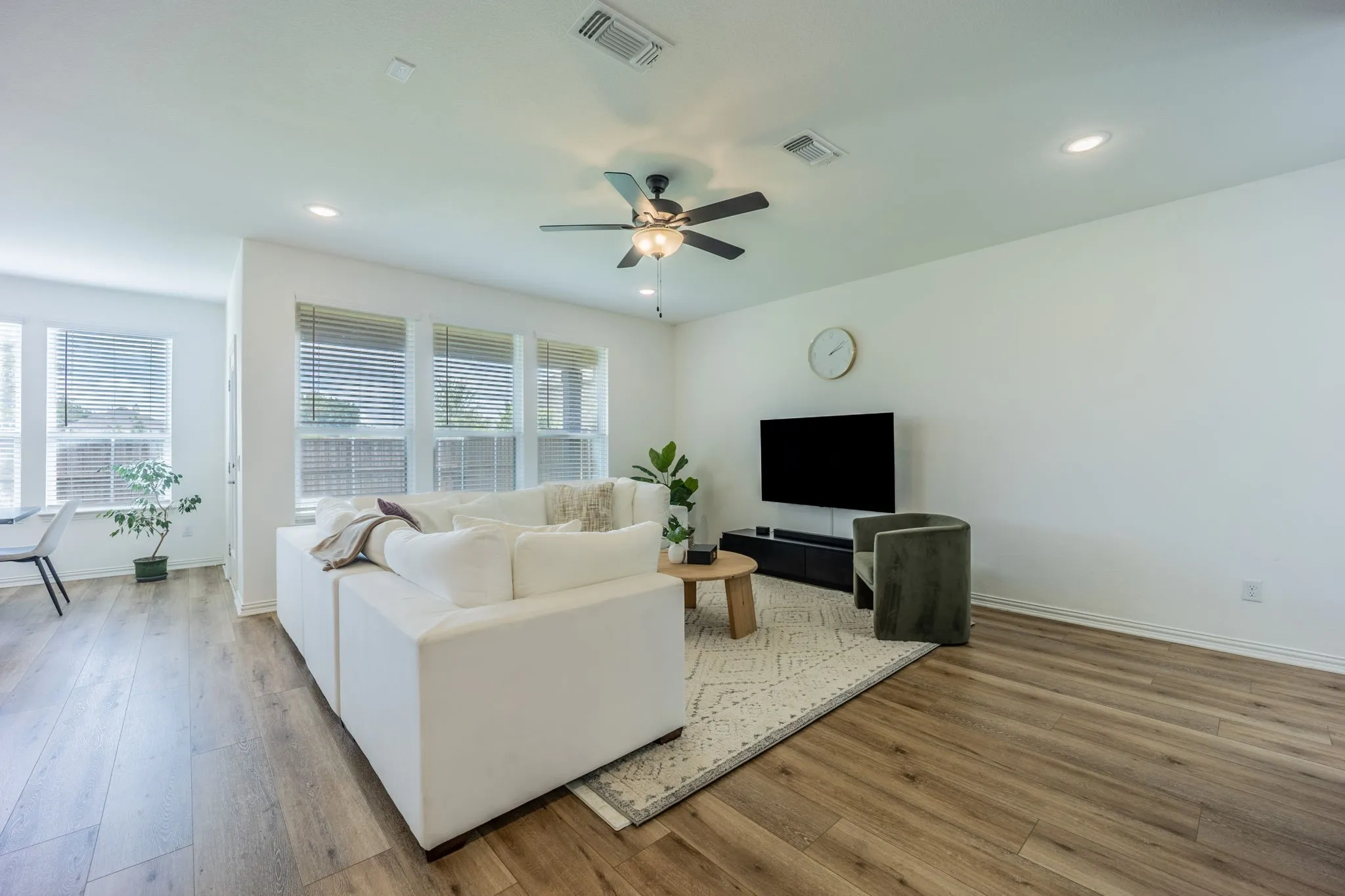 Single Family Residence For Sale in Dallas County , 2774 Henson Lane, Garland, Texas 75040, 3 Bedroom, 3 Bathroom, 2 Garage spaces, 2,177 Sqft, built in 2022, mls#21299817, Real Estate Agent in Garland, Homes For Sale in Dallas county, Homes For Sale in Garland, Realtor in Garland Texas, Real Estate Brokerage Independent Realty Texas, Luminita Cordes Realtor