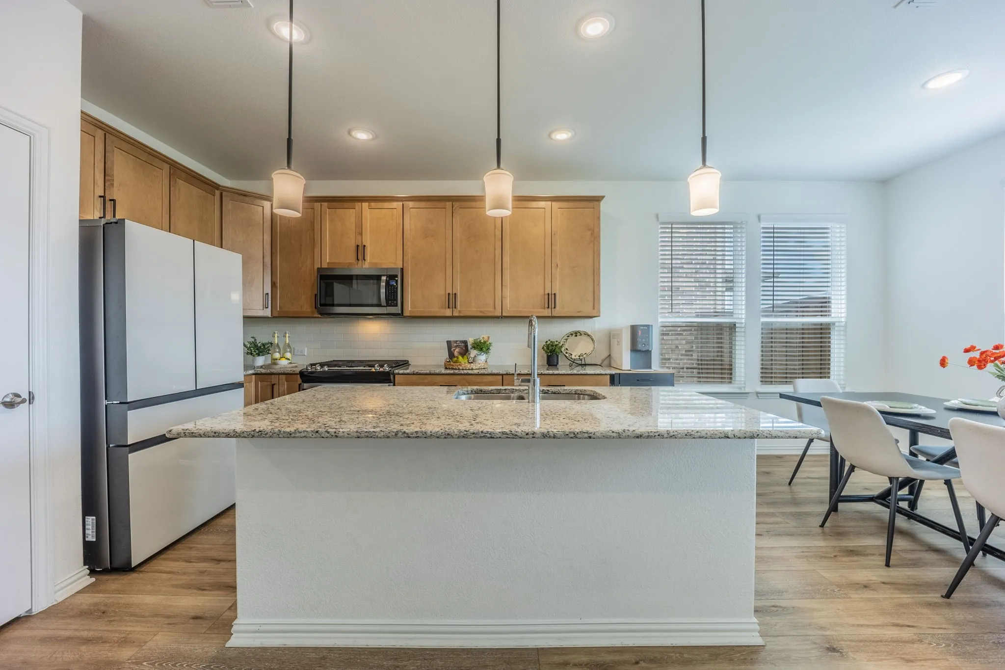 Single Family Residence For Sale in Dallas County , 2774 Henson Lane, Garland, Texas 75040, 3 Bedroom, 3 Bathroom, 2 Garage spaces, 2,177 Sqft, built in 2022, mls#21299817, Real Estate Agent in Garland, Homes For Sale in Dallas county, Homes For Sale in Garland, Realtor in Garland Texas, Real Estate Brokerage Independent Realty Texas, Luminita Cordes Realtor