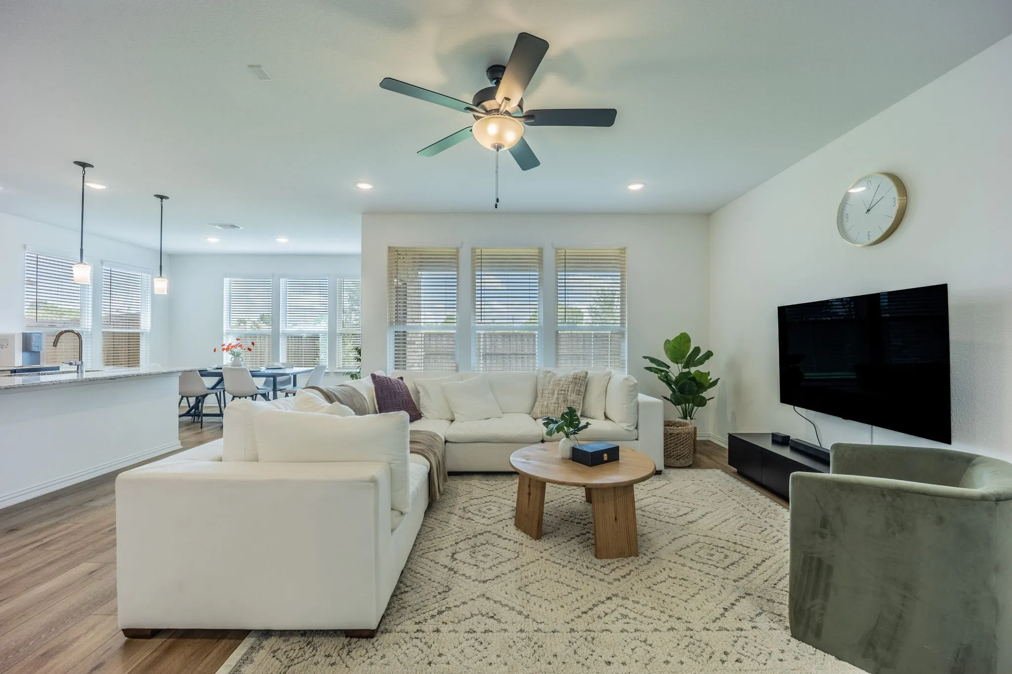 Single Family Residence For Sale in Dallas County , 2774 Henson Lane, Garland, Texas 75040, 3 Bedroom, 3 Bathroom, 2 Garage spaces, 2,177 Sqft, built in 2022, mls#21299817, Real Estate Agent in Garland, Homes For Sale in Dallas county, Homes For Sale in Garland, Realtor in Garland Texas, Real Estate Brokerage Independent Realty Texas, Luminita Cordes Realtor