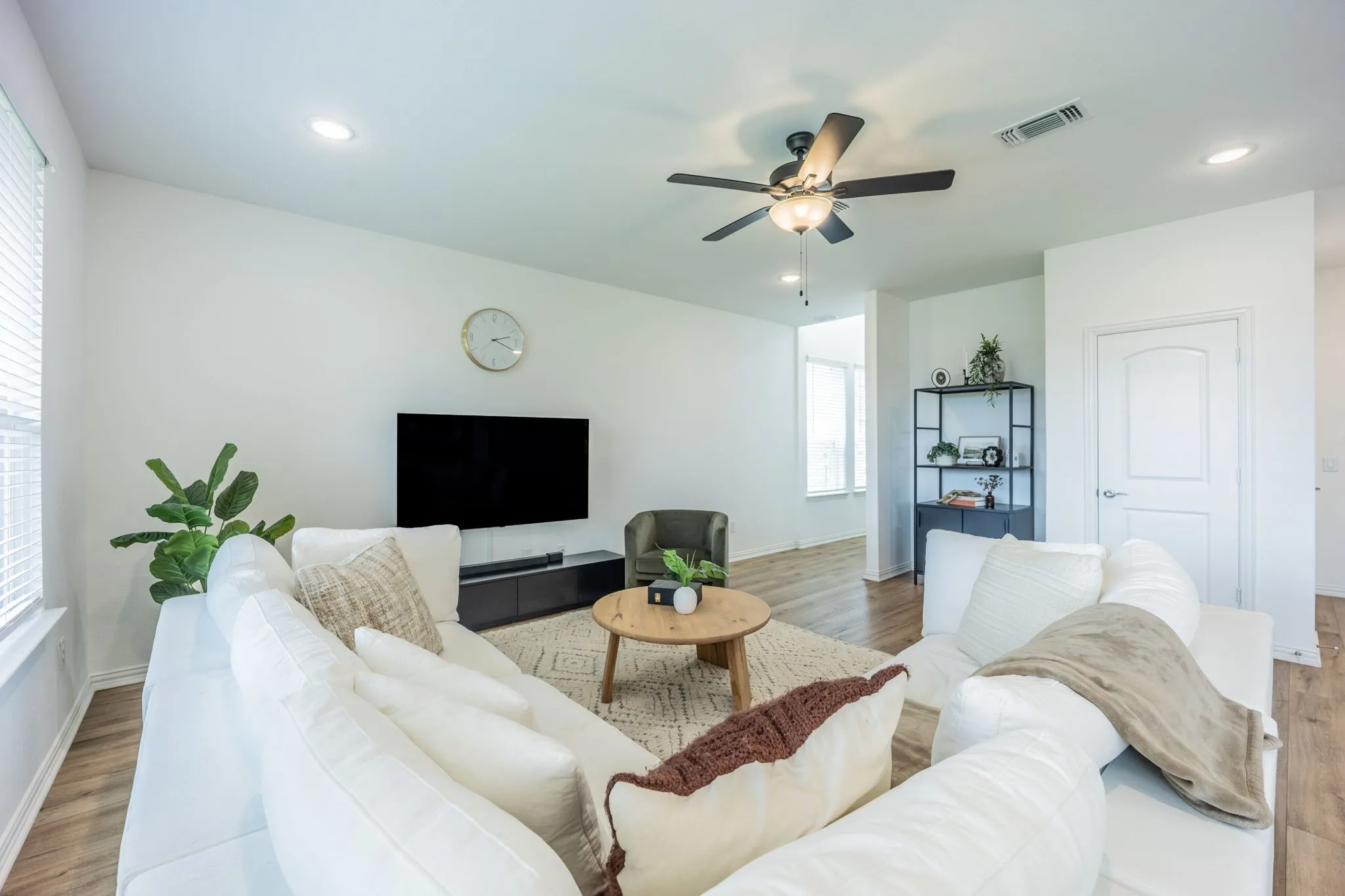Single Family Residence For Sale in Dallas County , 2774 Henson Lane, Garland, Texas 75040, 3 Bedroom, 3 Bathroom, 2 Garage spaces, 2,177 Sqft, built in 2022, mls#21299817, Real Estate Agent in Garland, Homes For Sale in Dallas county, Homes For Sale in Garland, Realtor in Garland Texas, Real Estate Brokerage Independent Realty Texas, Luminita Cordes Realtor