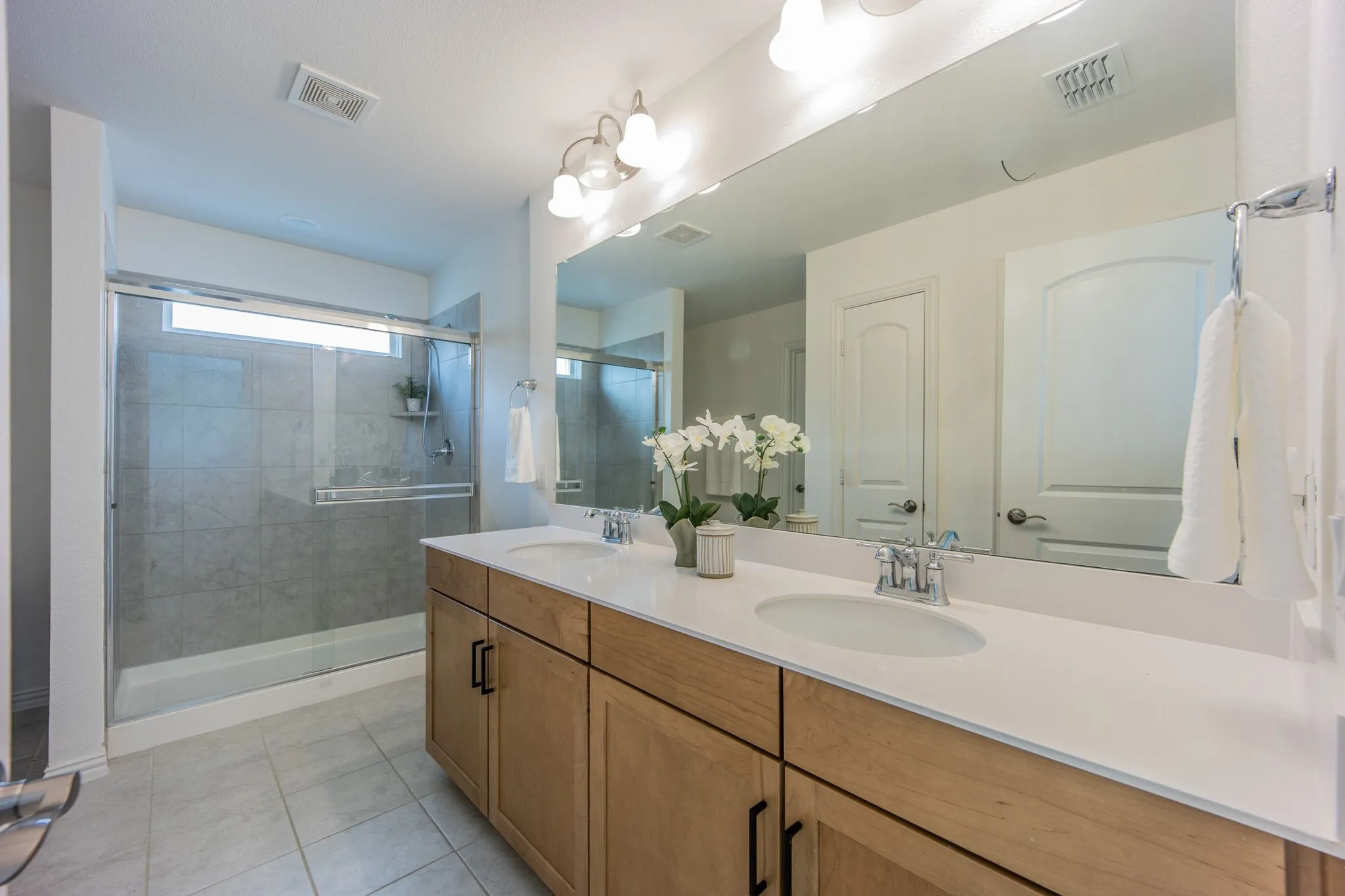 Single Family Residence For Sale in Dallas County , 2774 Henson Lane, Garland, Texas 75040, 3 Bedroom, 3 Bathroom, 2 Garage spaces, 2,177 Sqft, built in 2022, mls#21299817, Real Estate Agent in Garland, Homes For Sale in Dallas county, Homes For Sale in Garland, Realtor in Garland Texas, Real Estate Brokerage Independent Realty Texas, Luminita Cordes Realtor