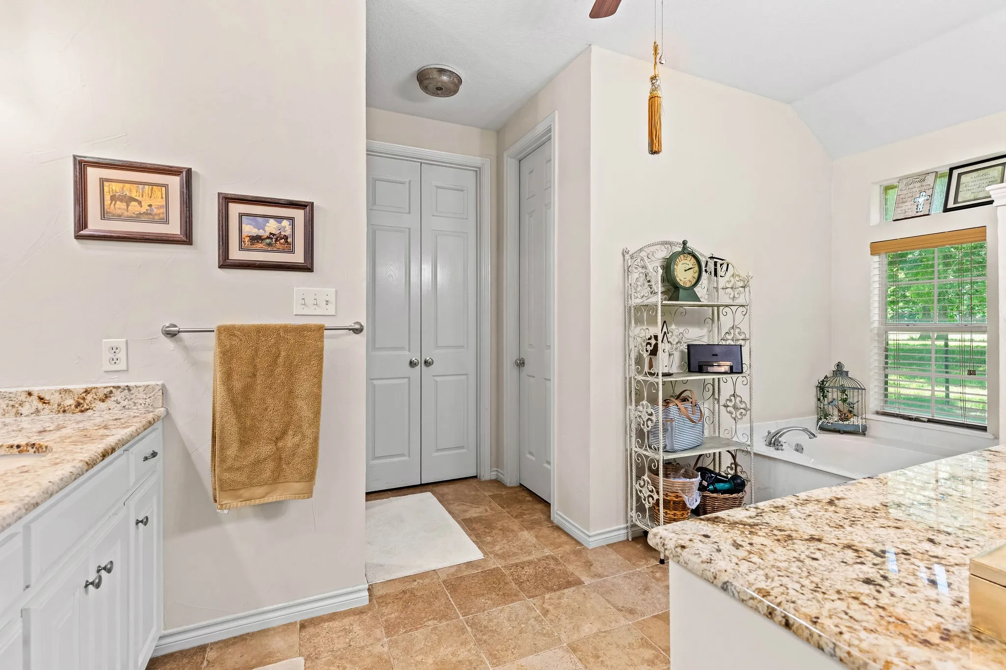 Single Family Residence For Sale in Wise County , 145 Indian Trail, Decatur, Texas 76234, 3 Bedroom, 4 Bathroom, 2 Garage spaces, 3,394 Sqft, built in 1997, mls#21296502, Real Estate Agent in Decatur, Homes For Sale in Wise county, Homes For Sale in Decatur, Realtor in Decatur Texas, Real Estate Brokerage Independent Realty Texas, Luminita Cordes Realtor