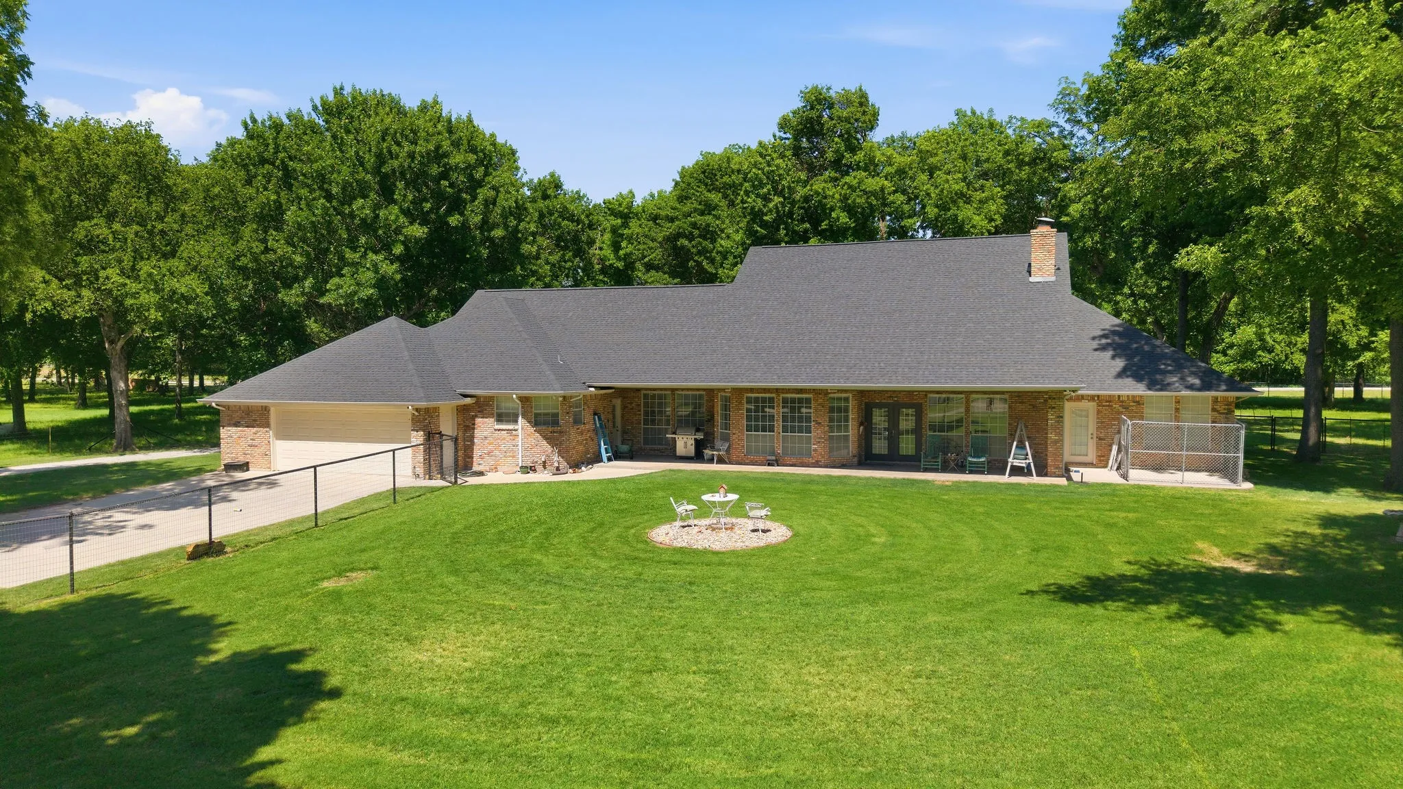 Single Family Residence For Sale in Wise County , 145 Indian Trail, Decatur, Texas 76234, 3 Bedroom, 4 Bathroom, 2 Garage spaces, 3,394 Sqft, built in 1997, mls#21296502, Real Estate Agent in Decatur, Homes For Sale in Wise county, Homes For Sale in Decatur, Realtor in Decatur Texas, Real Estate Brokerage Independent Realty Texas, Luminita Cordes Realtor