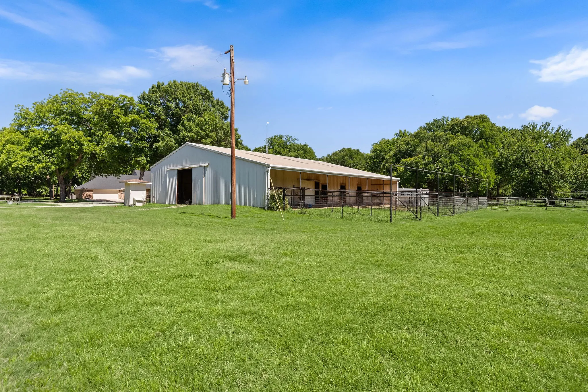 Single Family Residence For Sale in Wise County , 145 Indian Trail, Decatur, Texas 76234, 3 Bedroom, 4 Bathroom, 2 Garage spaces, 3,394 Sqft, built in 1997, mls#21296502, Real Estate Agent in Decatur, Homes For Sale in Wise county, Homes For Sale in Decatur, Realtor in Decatur Texas, Real Estate Brokerage Independent Realty Texas, Luminita Cordes Realtor