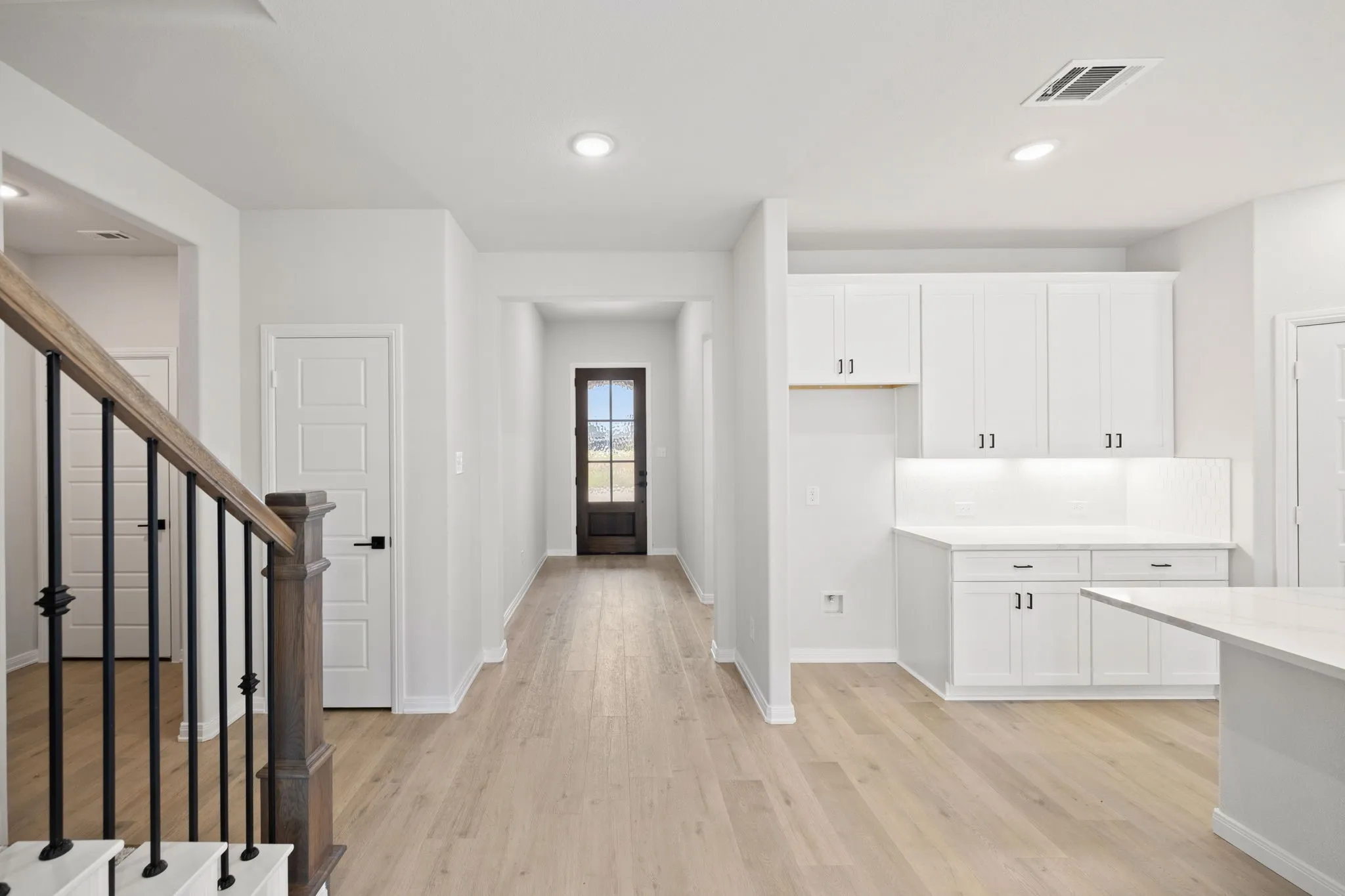 Welcome into this wonderful open concept dream home!