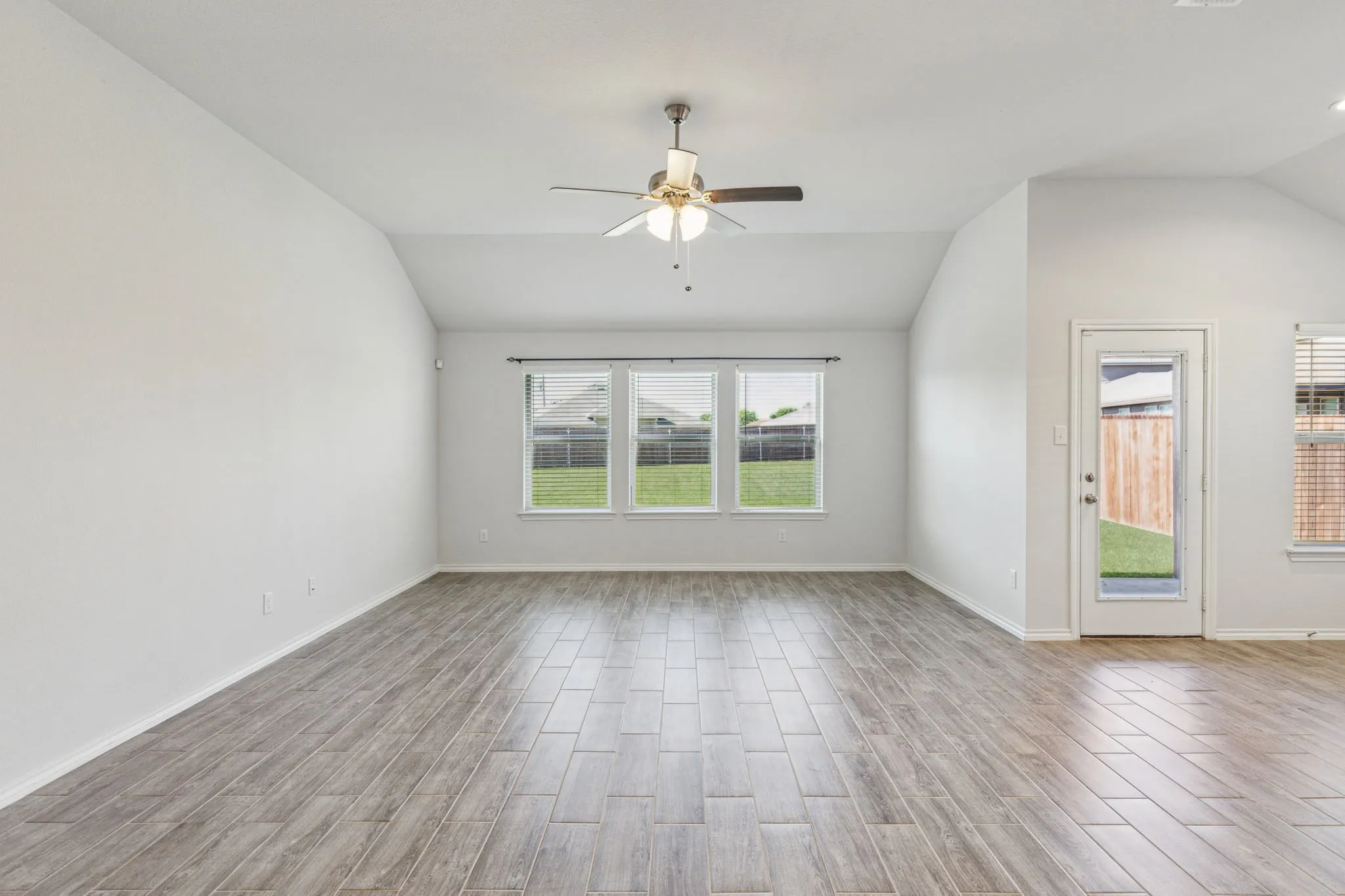 Single Family Residence For Rent in Tarrant County , 3537 Tahiti Lane, Fort Worth, Texas 76123, 4 Bedroom, 2 Bathroom, 2 Garage spaces, 2,054 Sqft, built in 2022, mls#21303407, Real Estate Agent in Fort Worth, Homes For Rent in Tarrant county, Homes For Rent in Fort Worth, Realtor in Fort Worth Texas, Real Estate Brokerage Independent Realty Texas, Luminita Cordes Realtor