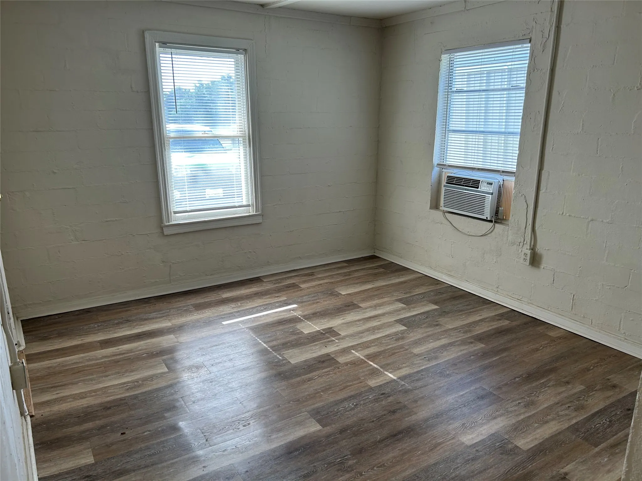 Apartment For Rent in Tarrant County , 347 N Cherry Lane 347B, White Settlement, Texas 76108, 1 Bedroom, 1 Bathroom, Garage spaces, 400 Sqft, built in 1970, mls#21302555, Real Estate Agent in White Settlement, Homes For Rent in Tarrant county, Homes For Rent in White Settlement, Realtor in White Settlement Texas, Real Estate Brokerage Independent Realty Texas, Luminita Cordes Realtor