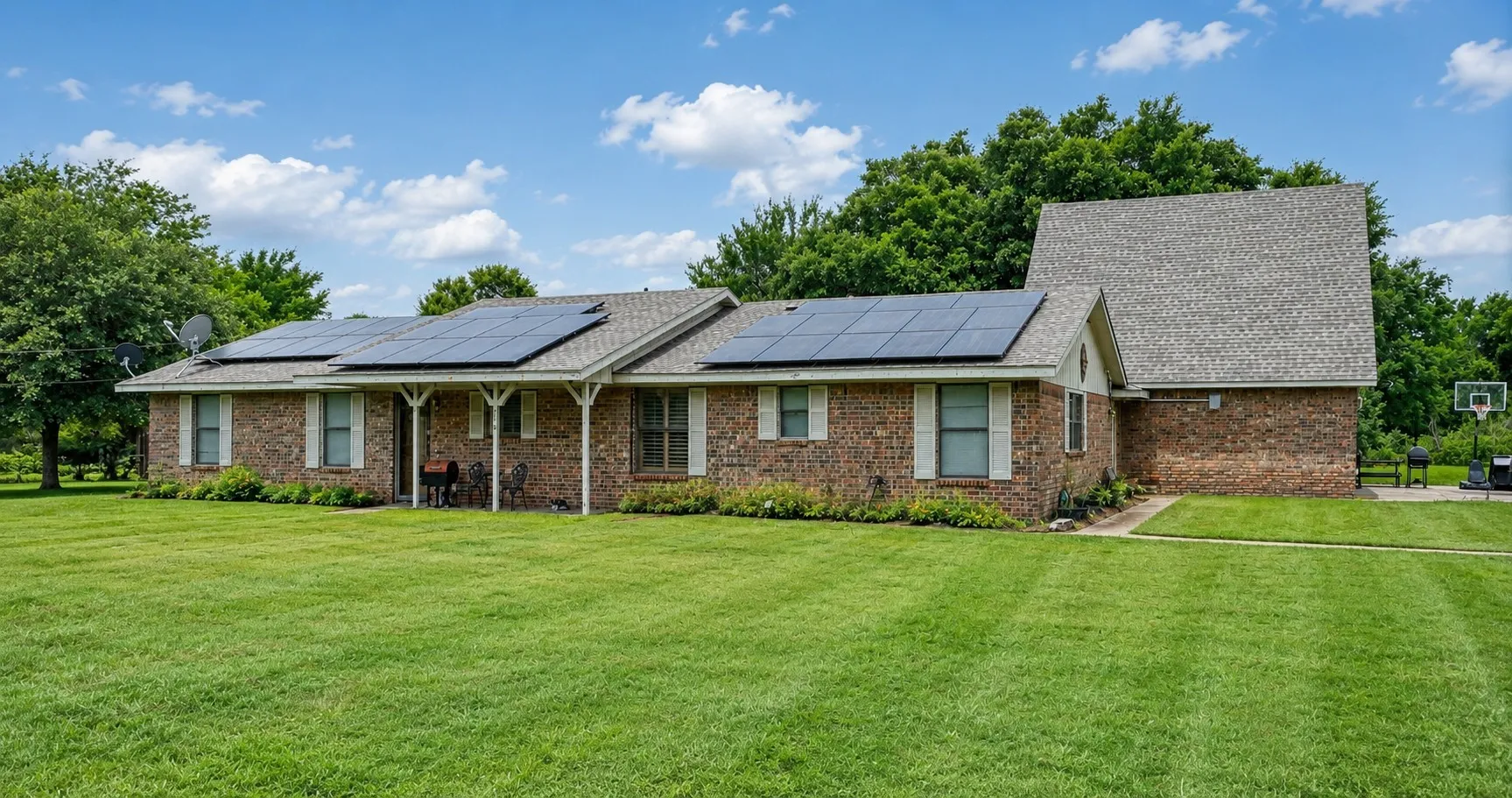 Single Family Residence For Sale in Limestone County , 710 S Main Street, Tehuacana, Texas 76686, 3 Bedrooms, 2 Bathrooms, 2 Garage spaces, 3,182 Sqft, built in 1982, Price $355,000, mls#21303552, Real Estate Agent in Tehuacana, Homes For Sale in Limestone county, Homes For Sale in Tehuacana, Realtor in Tehuacana Texas, Real Estate Brokerage Independent Realty Texas, Luminita Cordes Realtor
