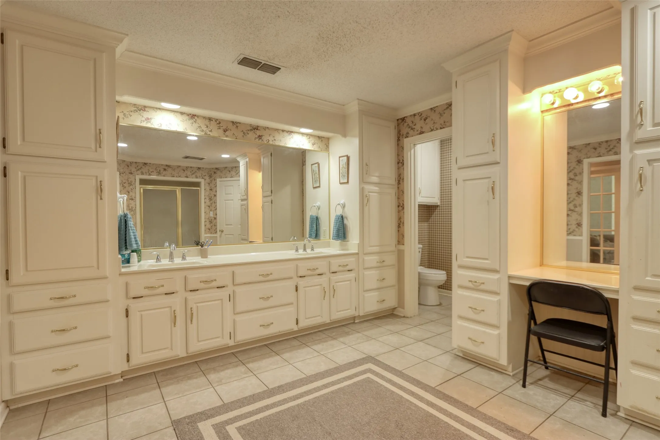 Single Family Residence For Sale in Limestone County , 710 S Main Street, Tehuacana, Texas 76686, 3 Bedrooms, 2 Bathrooms, 2 Garage spaces, 3,182 Sqft, built in 1982, Price $355,000, mls#21303552, Real Estate Agent in Tehuacana, Homes For Sale in Limestone county, Homes For Sale in Tehuacana, Realtor in Tehuacana Texas, Real Estate Brokerage Independent Realty Texas, Luminita Cordes Realtor