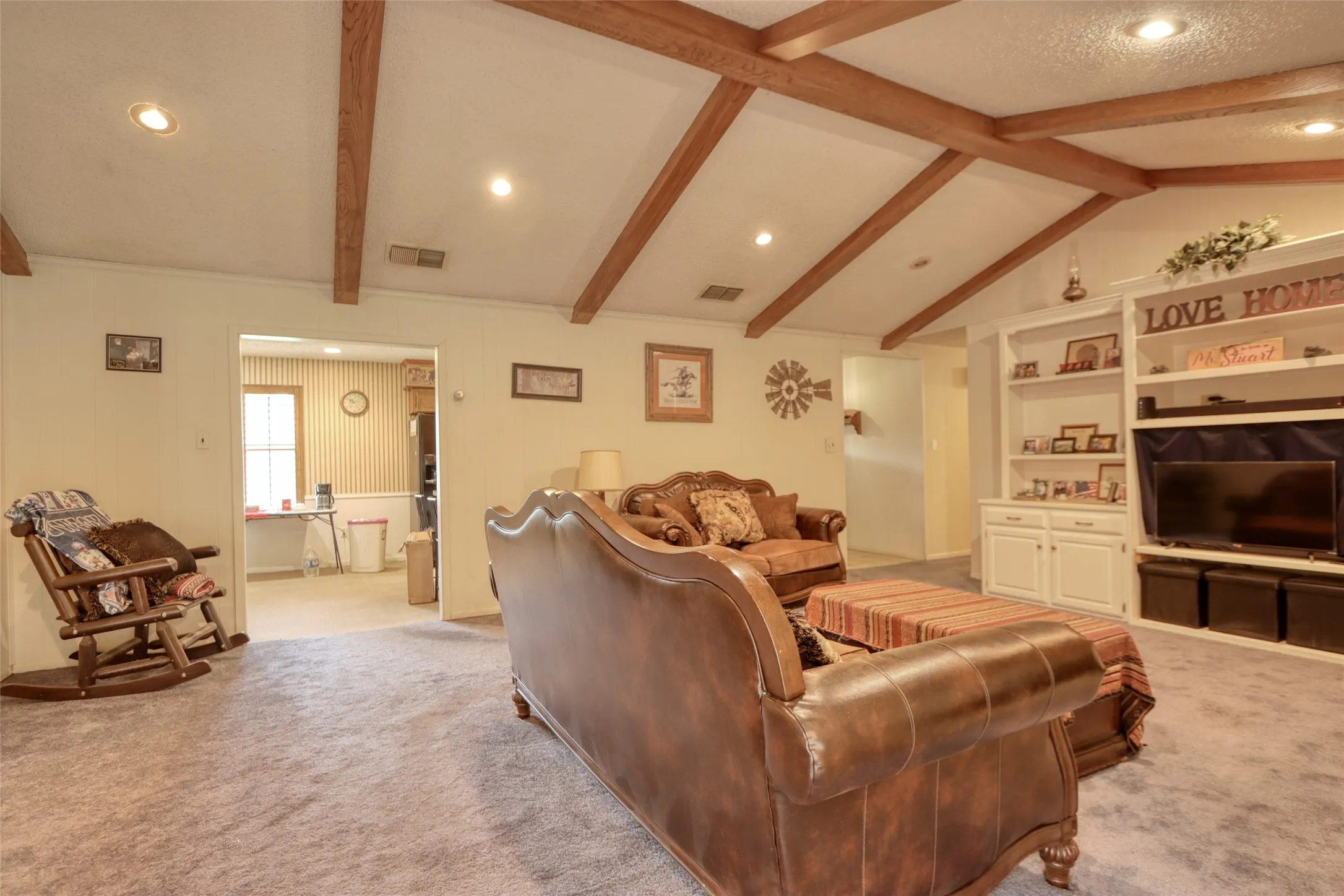 Single Family Residence For Sale in Limestone County , 710 S Main Street, Tehuacana, Texas 76686, 3 Bedrooms, 2 Bathrooms, 2 Garage spaces, 3,182 Sqft, built in 1982, Price $355,000, mls#21303552, Real Estate Agent in Tehuacana, Homes For Sale in Limestone county, Homes For Sale in Tehuacana, Realtor in Tehuacana Texas, Real Estate Brokerage Independent Realty Texas, Luminita Cordes Realtor