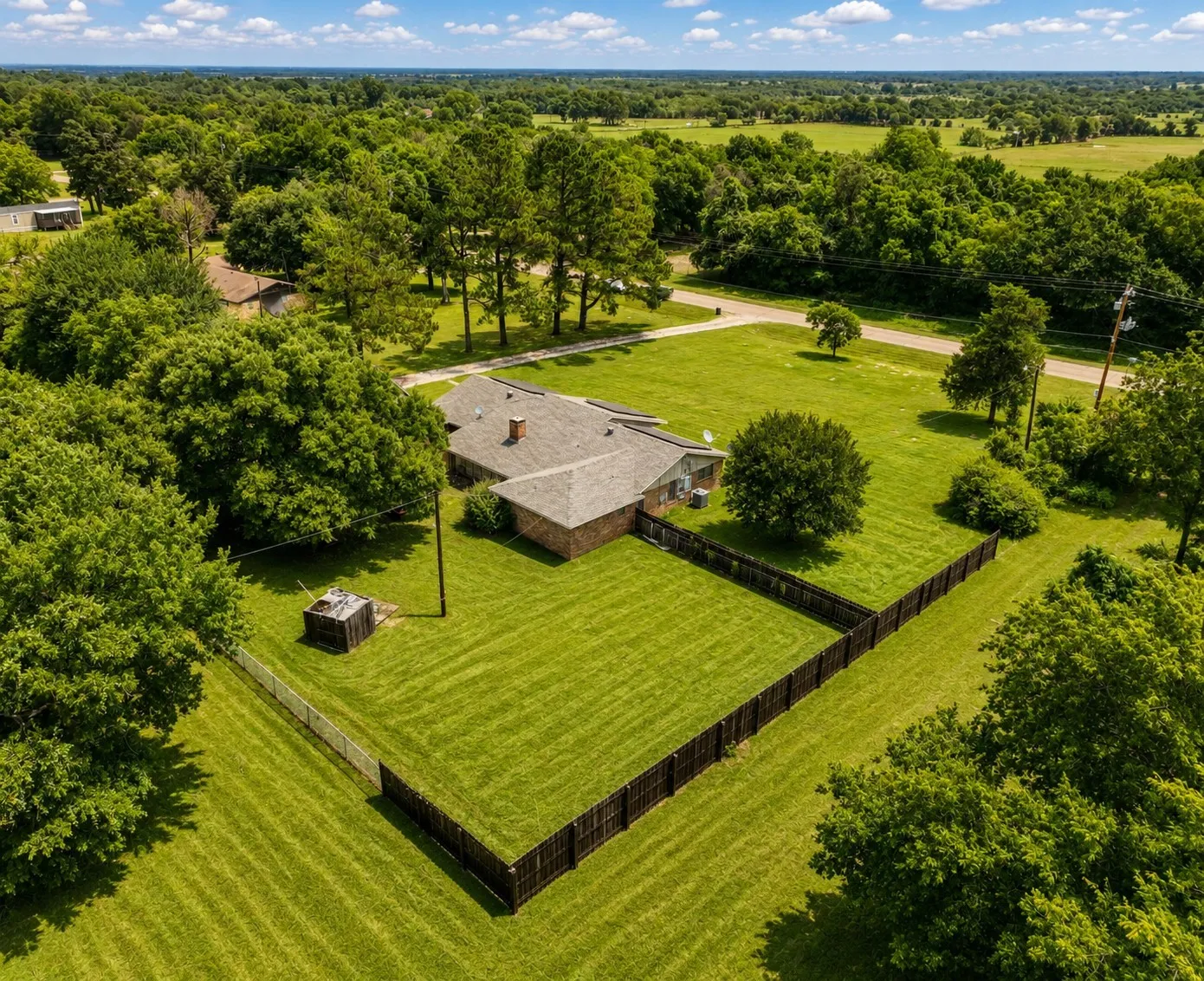 Single Family Residence For Sale in Limestone County , 710 S Main Street, Tehuacana, Texas 76686, 3 Bedrooms, 2 Bathrooms, 2 Garage spaces, 3,182 Sqft, built in 1982, Price $355,000, mls#21303552, Real Estate Agent in Tehuacana, Homes For Sale in Limestone county, Homes For Sale in Tehuacana, Realtor in Tehuacana Texas, Real Estate Brokerage Independent Realty Texas, Luminita Cordes Realtor