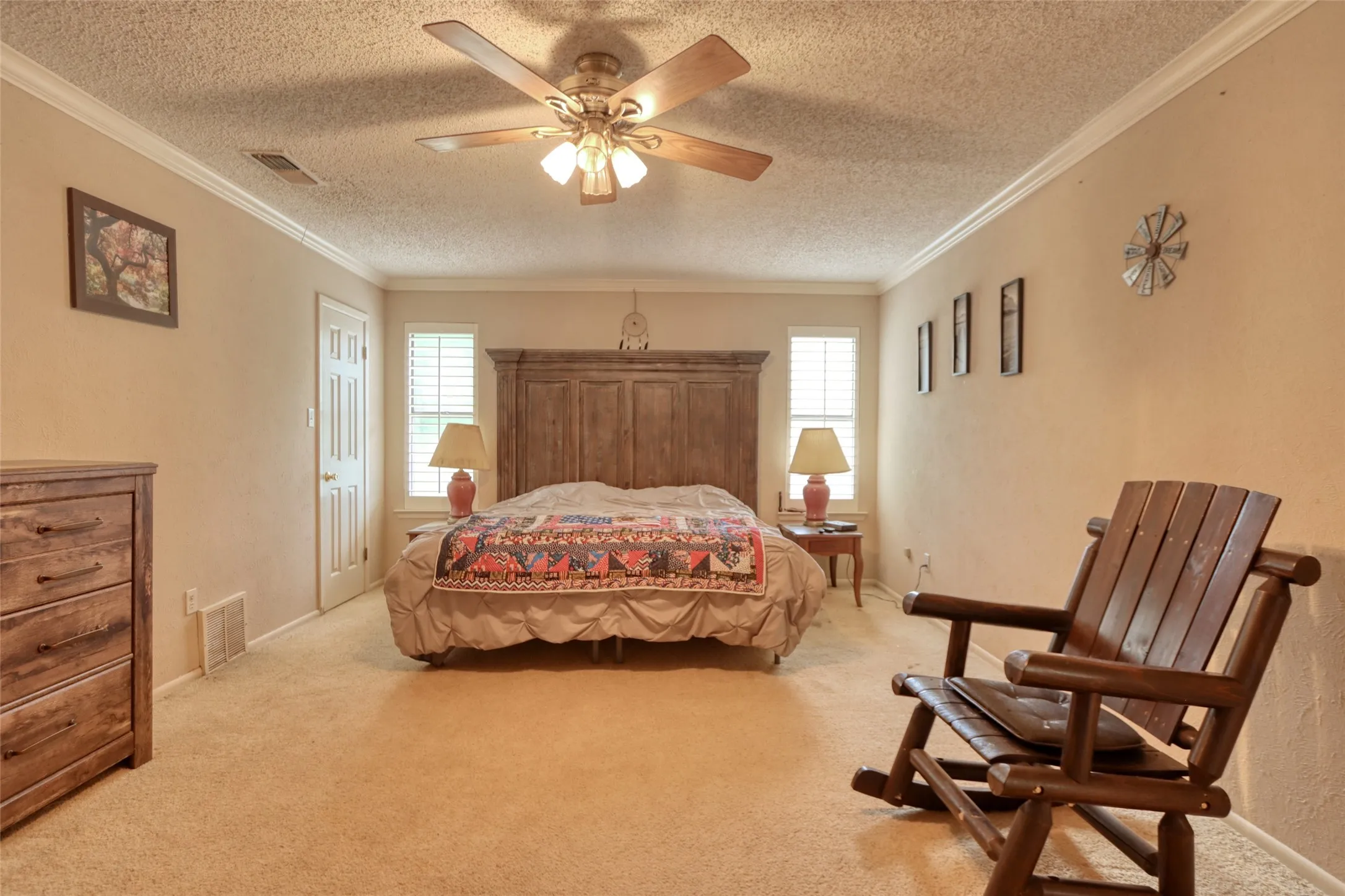 Single Family Residence For Sale in Limestone County , 710 S Main Street, Tehuacana, Texas 76686, 3 Bedrooms, 2 Bathrooms, 2 Garage spaces, 3,182 Sqft, built in 1982, Price $355,000, mls#21303552, Real Estate Agent in Tehuacana, Homes For Sale in Limestone county, Homes For Sale in Tehuacana, Realtor in Tehuacana Texas, Real Estate Brokerage Independent Realty Texas, Luminita Cordes Realtor