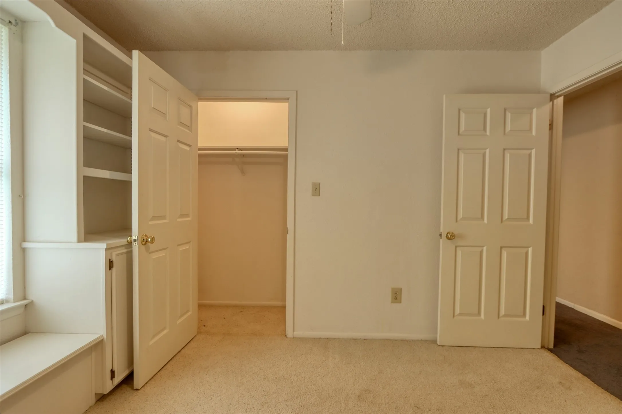 Single Family Residence For Sale in Limestone County , 710 S Main Street, Tehuacana, Texas 76686, 3 Bedrooms, 2 Bathrooms, 2 Garage spaces, 3,182 Sqft, built in 1982, Price $355,000, mls#21303552, Real Estate Agent in Tehuacana, Homes For Sale in Limestone county, Homes For Sale in Tehuacana, Realtor in Tehuacana Texas, Real Estate Brokerage Independent Realty Texas, Luminita Cordes Realtor