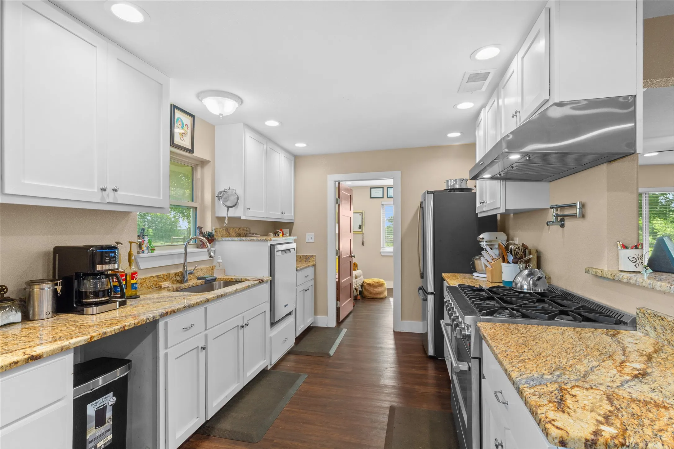 Single Family Residence For Sale in Freestone County , 250 Williford Street, Fairfield, Texas 75840, 3 Bedroom, 2 Bathroom, Garage spaces, 2,816 Sqft, built in 1971, mls#21303560, Real Estate Agent in Fairfield, Homes For Sale in Freestone county, Homes For Sale in Fairfield, Realtor in Fairfield Texas, Real Estate Brokerage Independent Realty Texas, Luminita Cordes Realtor