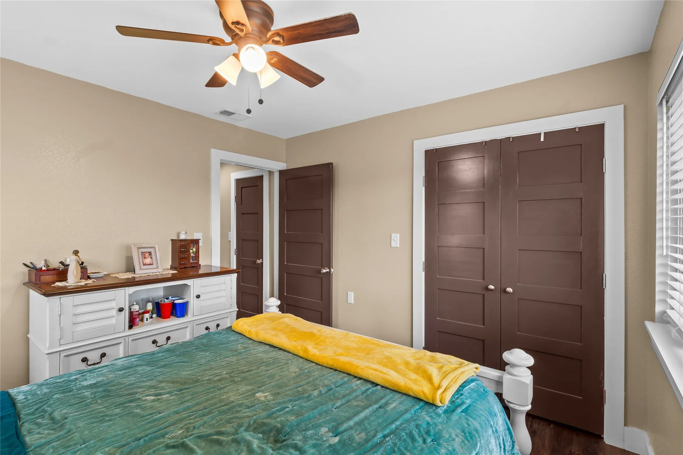 Single Family Residence For Sale in Freestone County , 250 Williford Street, Fairfield, Texas 75840, 3 Bedroom, 2 Bathroom, Garage spaces, 2,816 Sqft, built in 1971, mls#21303560, Real Estate Agent in Fairfield, Homes For Sale in Freestone county, Homes For Sale in Fairfield, Realtor in Fairfield Texas, Real Estate Brokerage Independent Realty Texas, Luminita Cordes Realtor