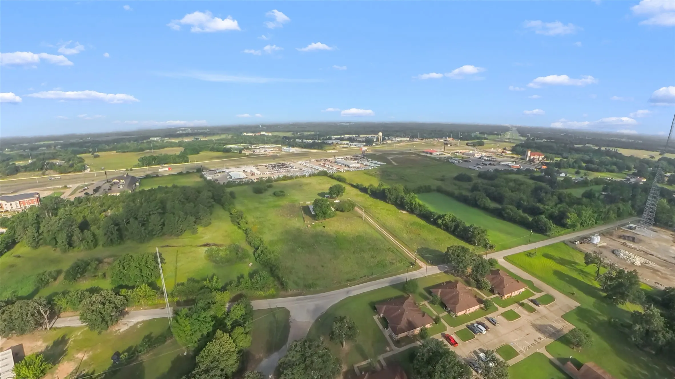Single Family Residence For Sale in Freestone County , 250 Williford Street, Fairfield, Texas 75840, 3 Bedroom, 2 Bathroom, Garage spaces, 2,816 Sqft, built in 1971, mls#21303560, Real Estate Agent in Fairfield, Homes For Sale in Freestone county, Homes For Sale in Fairfield, Realtor in Fairfield Texas, Real Estate Brokerage Independent Realty Texas, Luminita Cordes Realtor