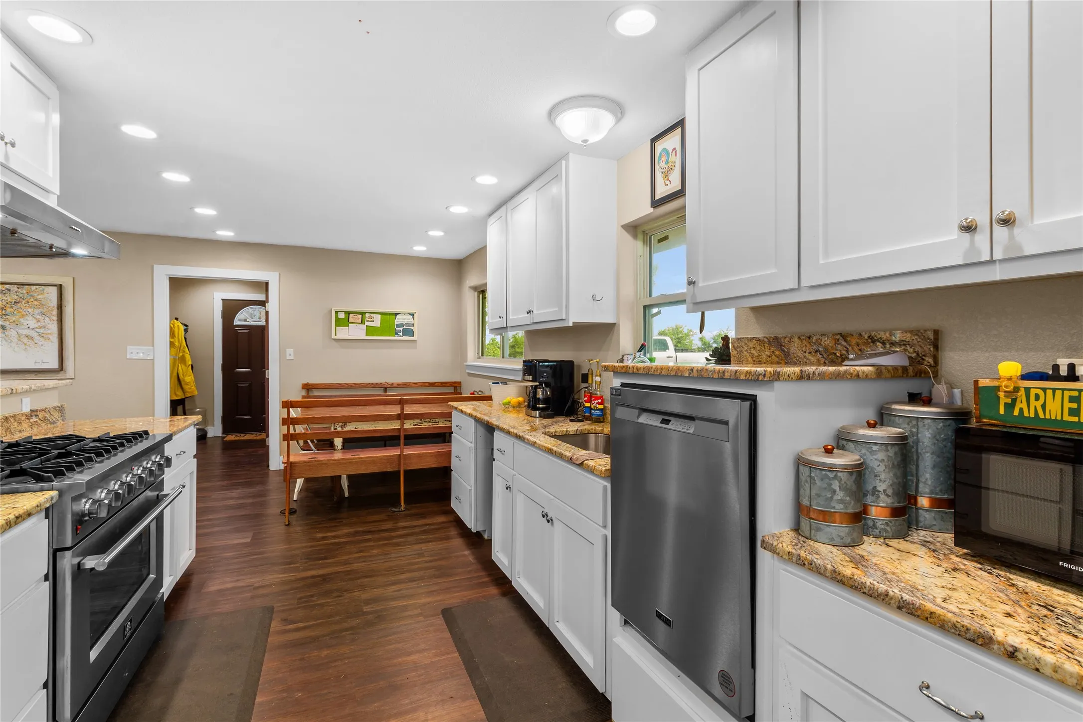 Single Family Residence For Sale in Freestone County , 250 Williford Street, Fairfield, Texas 75840, 3 Bedroom, 2 Bathroom, Garage spaces, 2,816 Sqft, built in 1971, mls#21303560, Real Estate Agent in Fairfield, Homes For Sale in Freestone county, Homes For Sale in Fairfield, Realtor in Fairfield Texas, Real Estate Brokerage Independent Realty Texas, Luminita Cordes Realtor