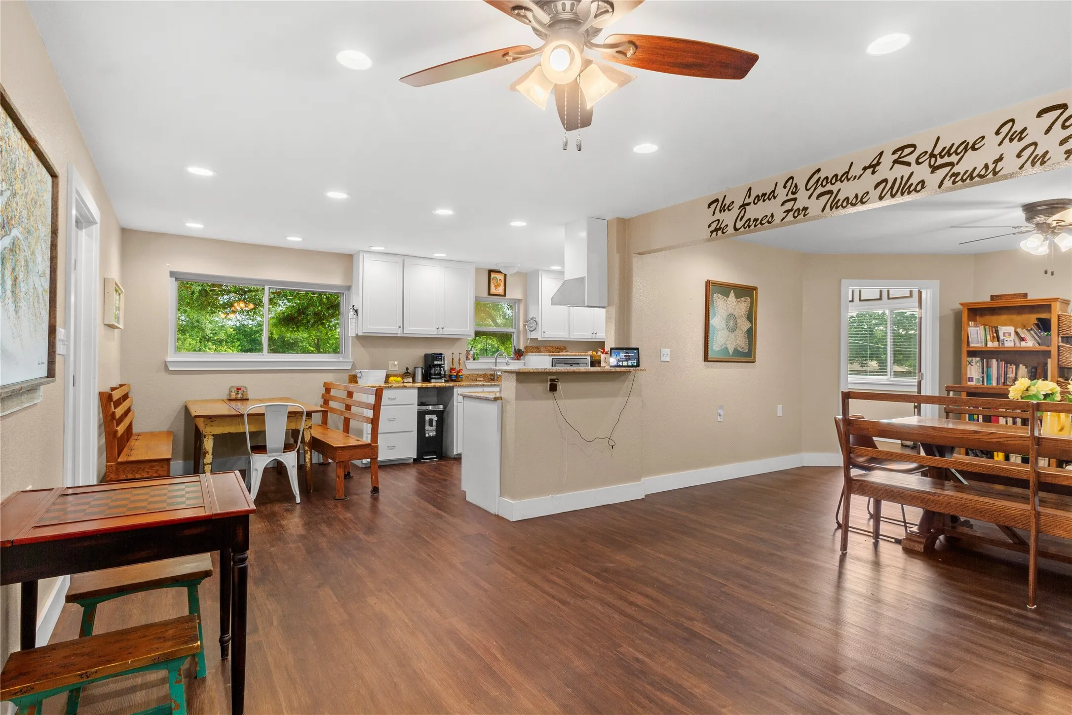 Single Family Residence For Sale in Freestone County , 250 Williford Street, Fairfield, Texas 75840, 3 Bedroom, 2 Bathroom, Garage spaces, 2,816 Sqft, built in 1971, mls#21303560, Real Estate Agent in Fairfield, Homes For Sale in Freestone county, Homes For Sale in Fairfield, Realtor in Fairfield Texas, Real Estate Brokerage Independent Realty Texas, Luminita Cordes Realtor