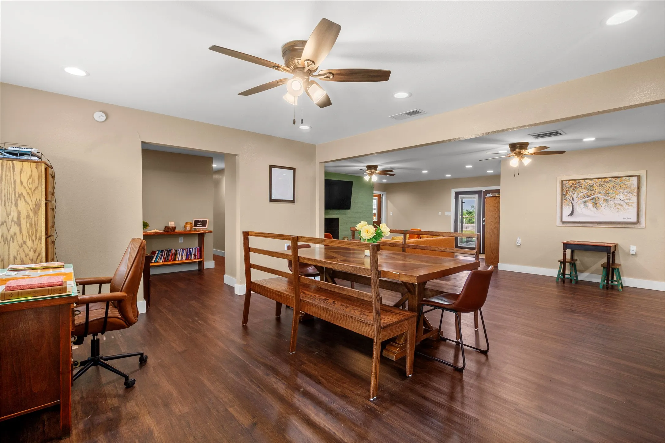 Single Family Residence For Sale in Freestone County , 250 Williford Street, Fairfield, Texas 75840, 3 Bedroom, 2 Bathroom, Garage spaces, 2,816 Sqft, built in 1971, mls#21303560, Real Estate Agent in Fairfield, Homes For Sale in Freestone county, Homes For Sale in Fairfield, Realtor in Fairfield Texas, Real Estate Brokerage Independent Realty Texas, Luminita Cordes Realtor