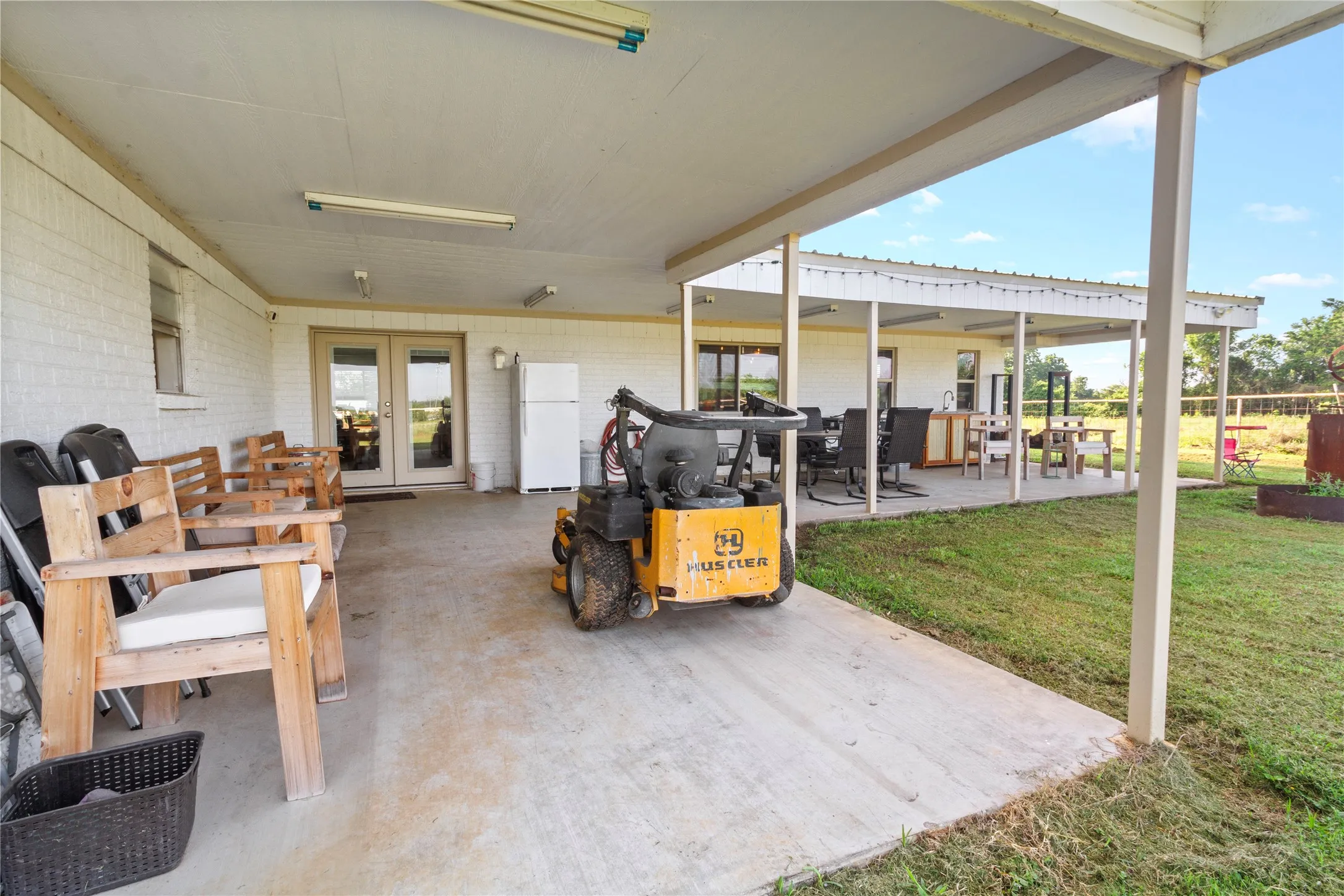 Single Family Residence For Sale in Freestone County , 250 Williford Street, Fairfield, Texas 75840, 3 Bedroom, 2 Bathroom, Garage spaces, 2,816 Sqft, built in 1971, mls#21303560, Real Estate Agent in Fairfield, Homes For Sale in Freestone county, Homes For Sale in Fairfield, Realtor in Fairfield Texas, Real Estate Brokerage Independent Realty Texas, Luminita Cordes Realtor