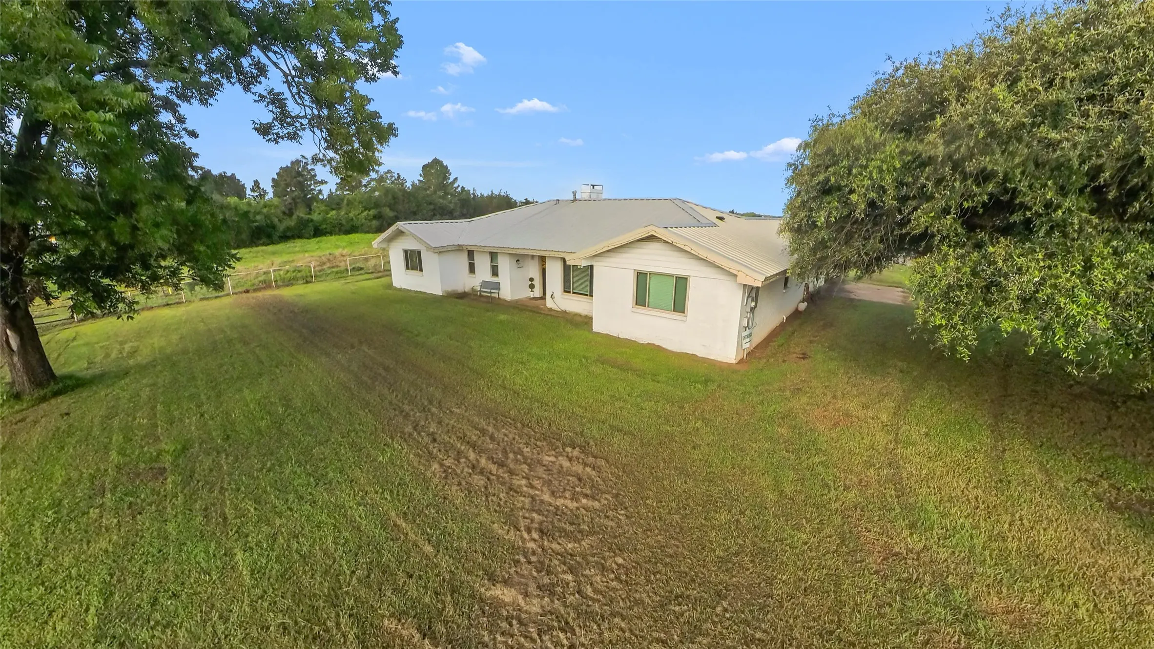 Single Family Residence For Sale in Freestone County , 250 Williford Street, Fairfield, Texas 75840, 3 Bedroom, 2 Bathroom, Garage spaces, 2,816 Sqft, built in 1971, mls#21303560, Real Estate Agent in Fairfield, Homes For Sale in Freestone county, Homes For Sale in Fairfield, Realtor in Fairfield Texas, Real Estate Brokerage Independent Realty Texas, Luminita Cordes Realtor