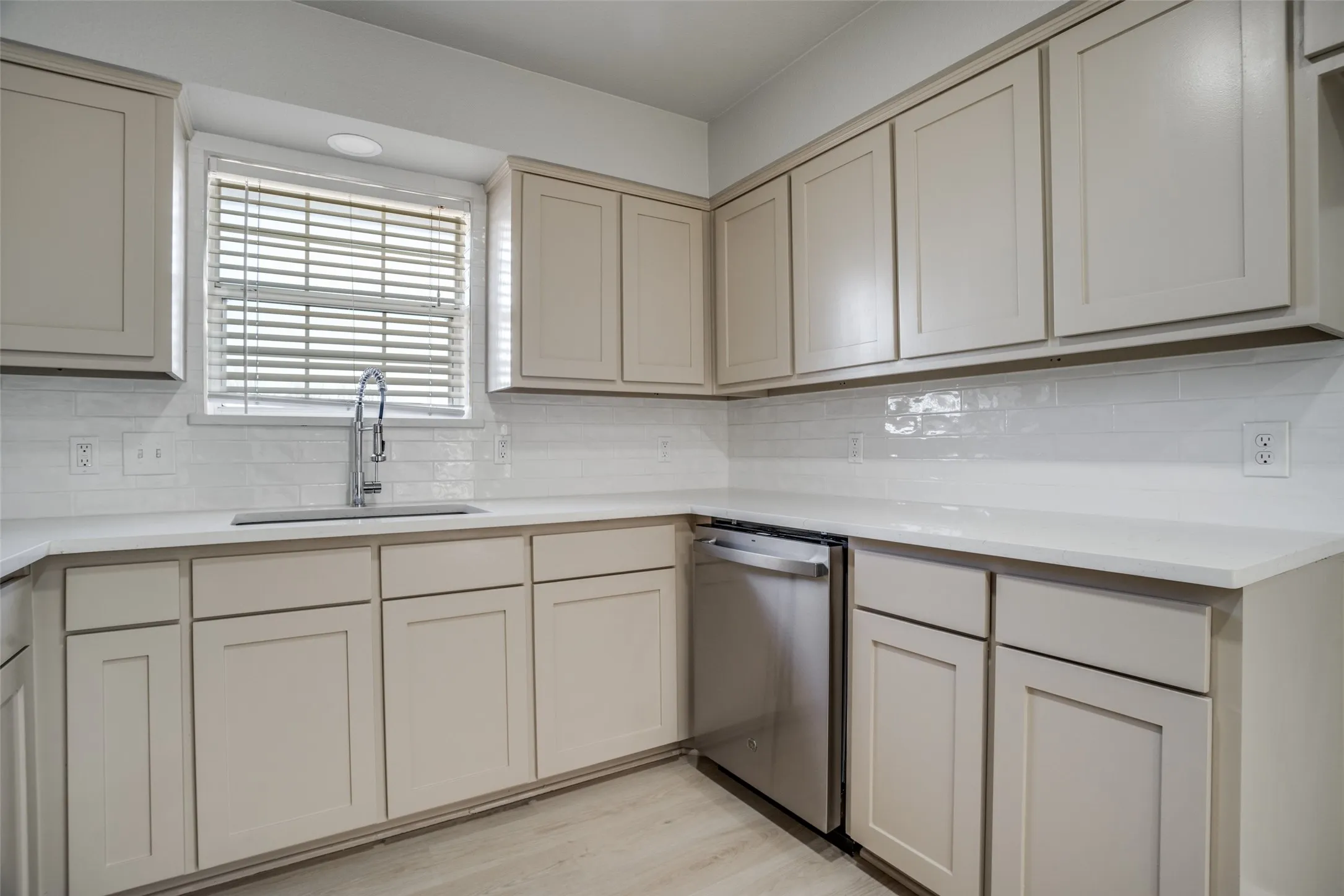 Single Family Residence For Sale in Collin County , 3722 Carrie Lane, St Paul, Texas 75098, 3 Bedroom, 2 Bathroom, 2 Garage spaces, 1,755 Sqft, built in 1993, mls#21303579, Real Estate Agent in St Paul, Homes For Sale in Collin county, Homes For Sale in St Paul, Realtor in St Paul Texas, Real Estate Brokerage Independent Realty Texas, Luminita Cordes Realtor