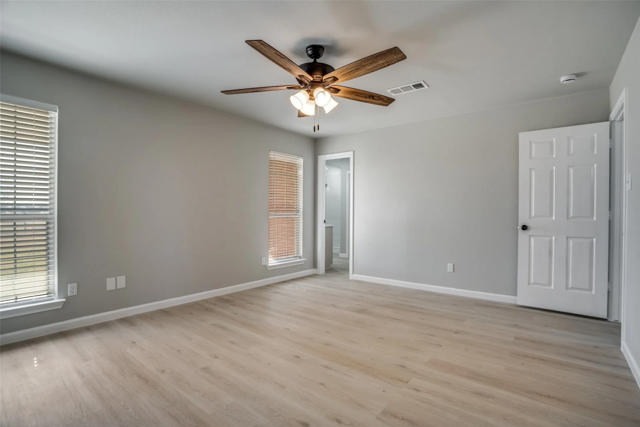 Single Family Residence For Sale in Collin County , 3722 Carrie Lane, St Paul, Texas 75098, 3 Bedroom, 2 Bathroom, 2 Garage spaces, 1,755 Sqft, built in 1993, mls#21303579, Real Estate Agent in St Paul, Homes For Sale in Collin county, Homes For Sale in St Paul, Realtor in St Paul Texas, Real Estate Brokerage Independent Realty Texas, Luminita Cordes Realtor