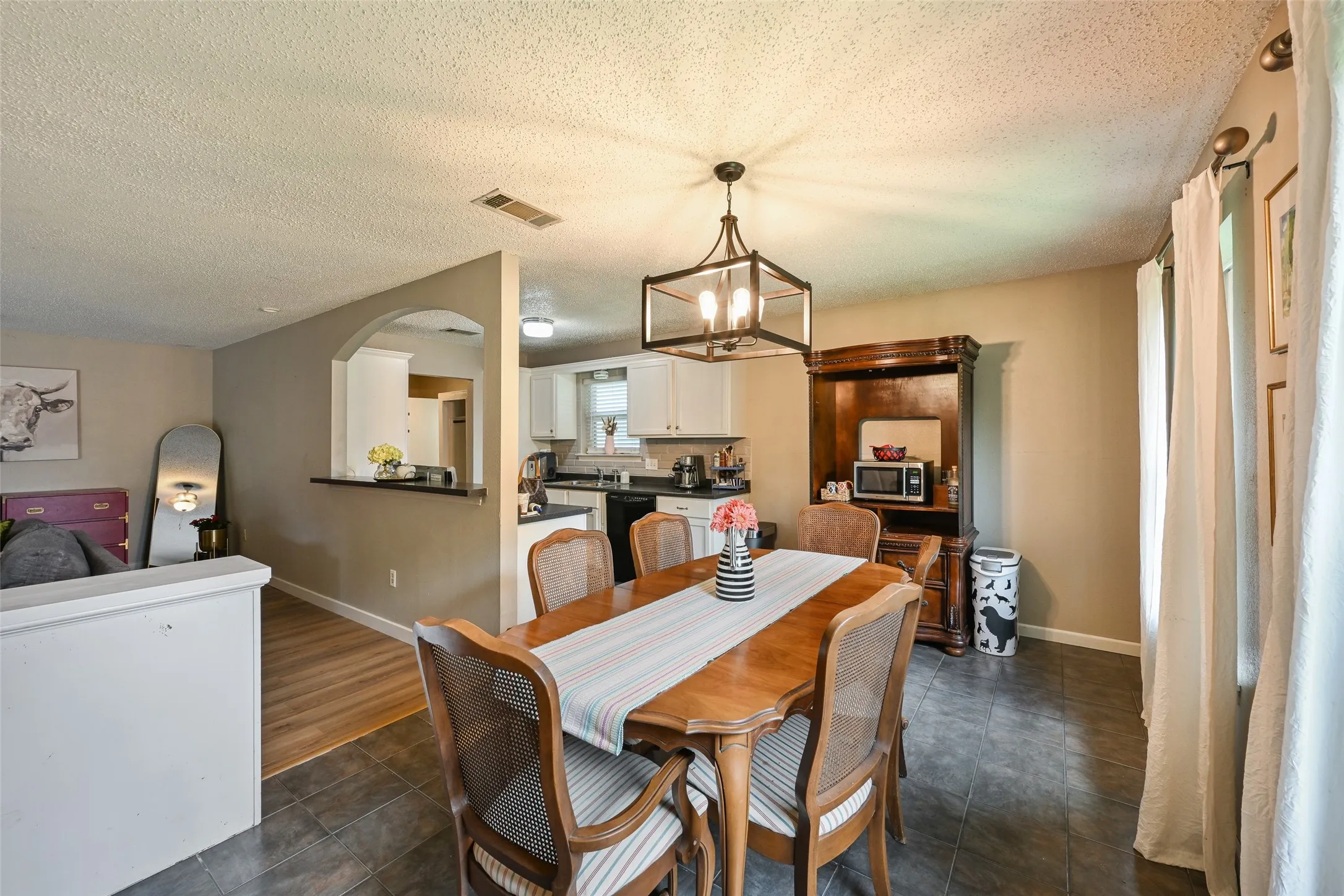 Single Family Residence For Sale in Tarrant County , 4421 Tiptop Street, Haltom City, Texas 76117, 3 Bedroom, 2 Bathroom, 2 Garage spaces, 1,535 Sqft, built in 1974, mls#21302444, Real Estate Agent in Haltom City, Homes For Sale in Tarrant county, Homes For Sale in Haltom City, Realtor in Haltom City Texas, Real Estate Brokerage Independent Realty Texas, Luminita Cordes Realtor