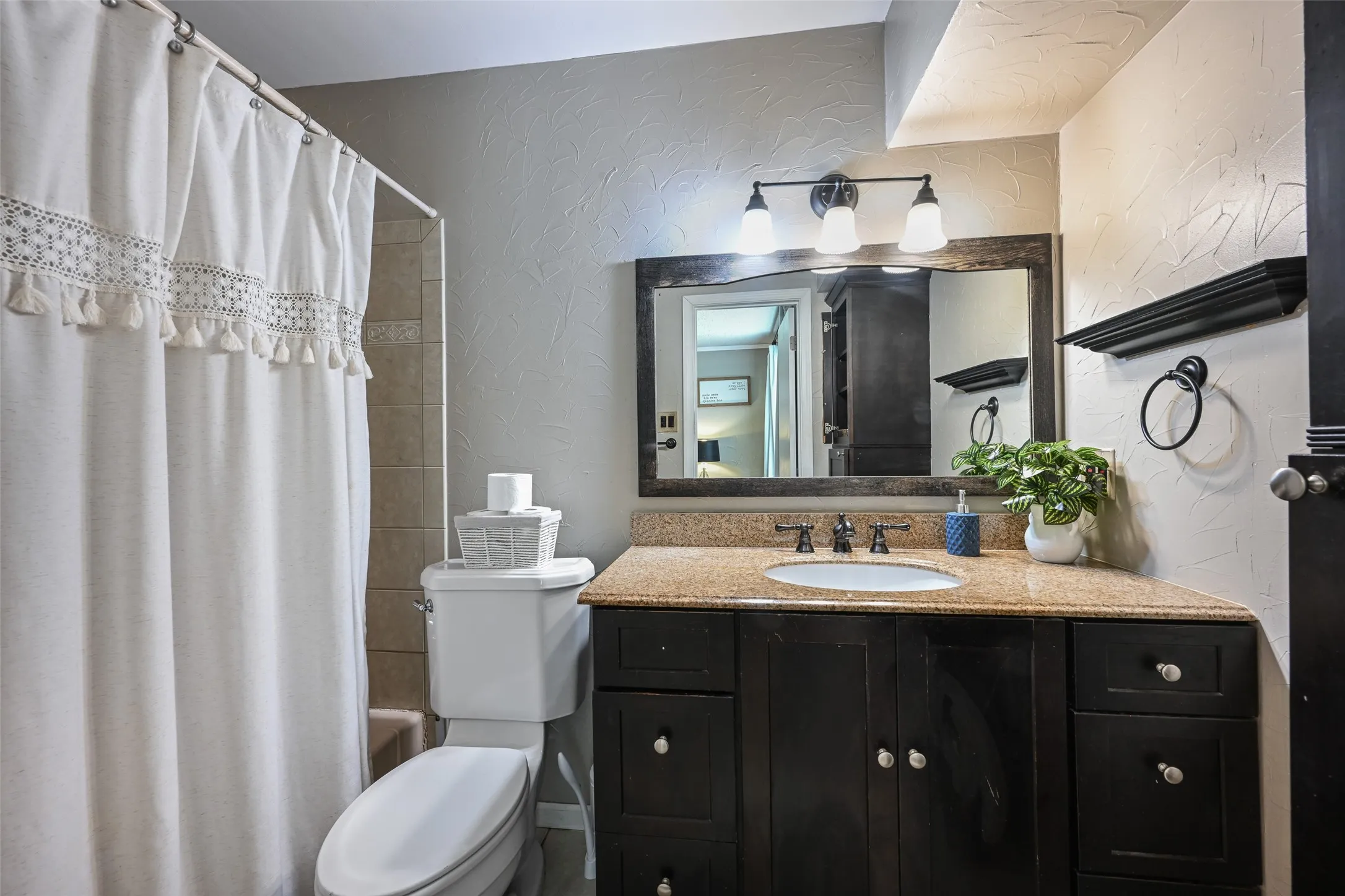 Single Family Residence For Sale in Tarrant County , 4421 Tiptop Street, Haltom City, Texas 76117, 3 Bedroom, 2 Bathroom, 2 Garage spaces, 1,535 Sqft, built in 1974, mls#21302444, Real Estate Agent in Haltom City, Homes For Sale in Tarrant county, Homes For Sale in Haltom City, Realtor in Haltom City Texas, Real Estate Brokerage Independent Realty Texas, Luminita Cordes Realtor