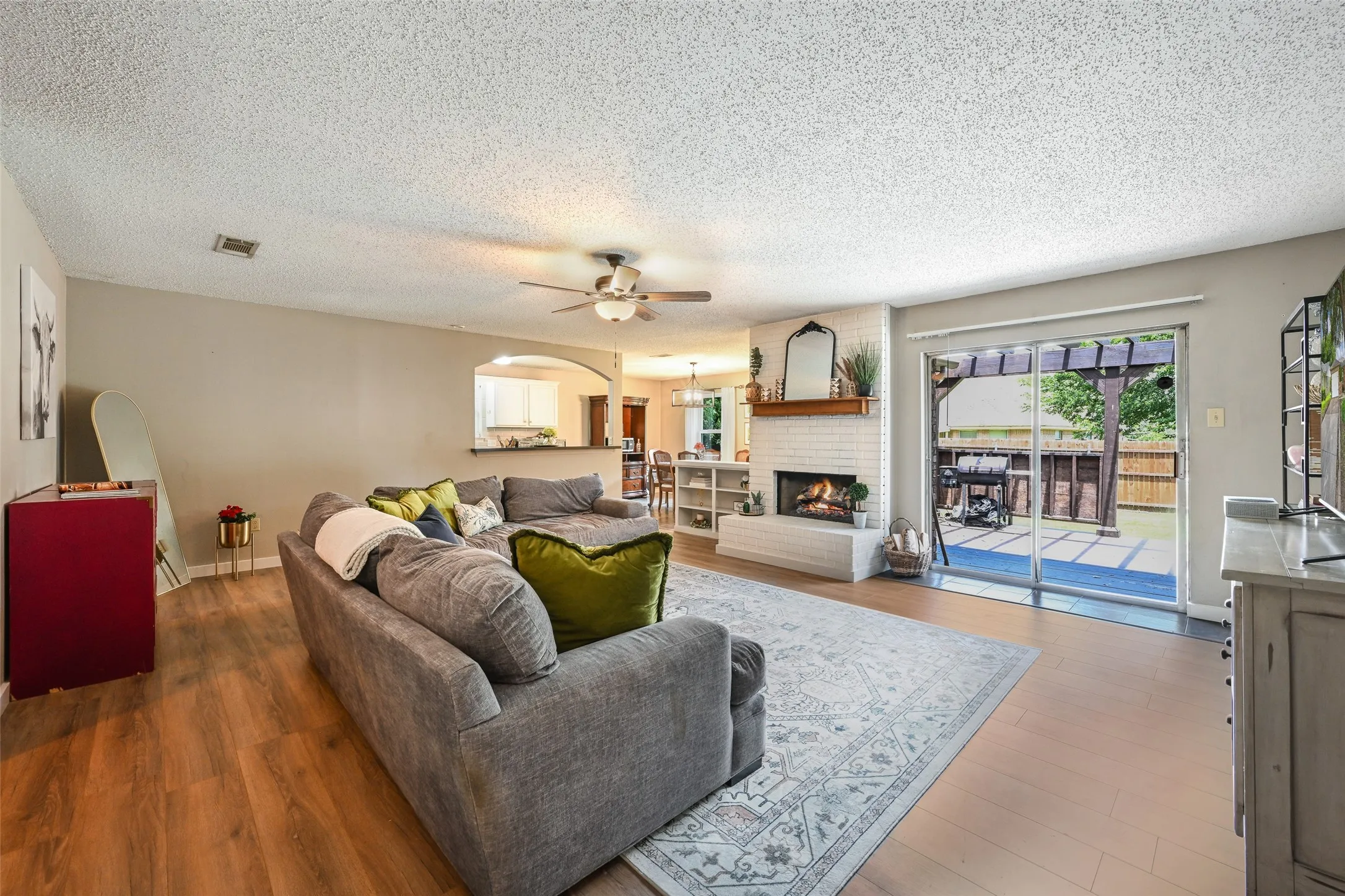 Single Family Residence For Sale in Tarrant County , 4421 Tiptop Street, Haltom City, Texas 76117, 3 Bedroom, 2 Bathroom, 2 Garage spaces, 1,535 Sqft, built in 1974, mls#21302444, Real Estate Agent in Haltom City, Homes For Sale in Tarrant county, Homes For Sale in Haltom City, Realtor in Haltom City Texas, Real Estate Brokerage Independent Realty Texas, Luminita Cordes Realtor