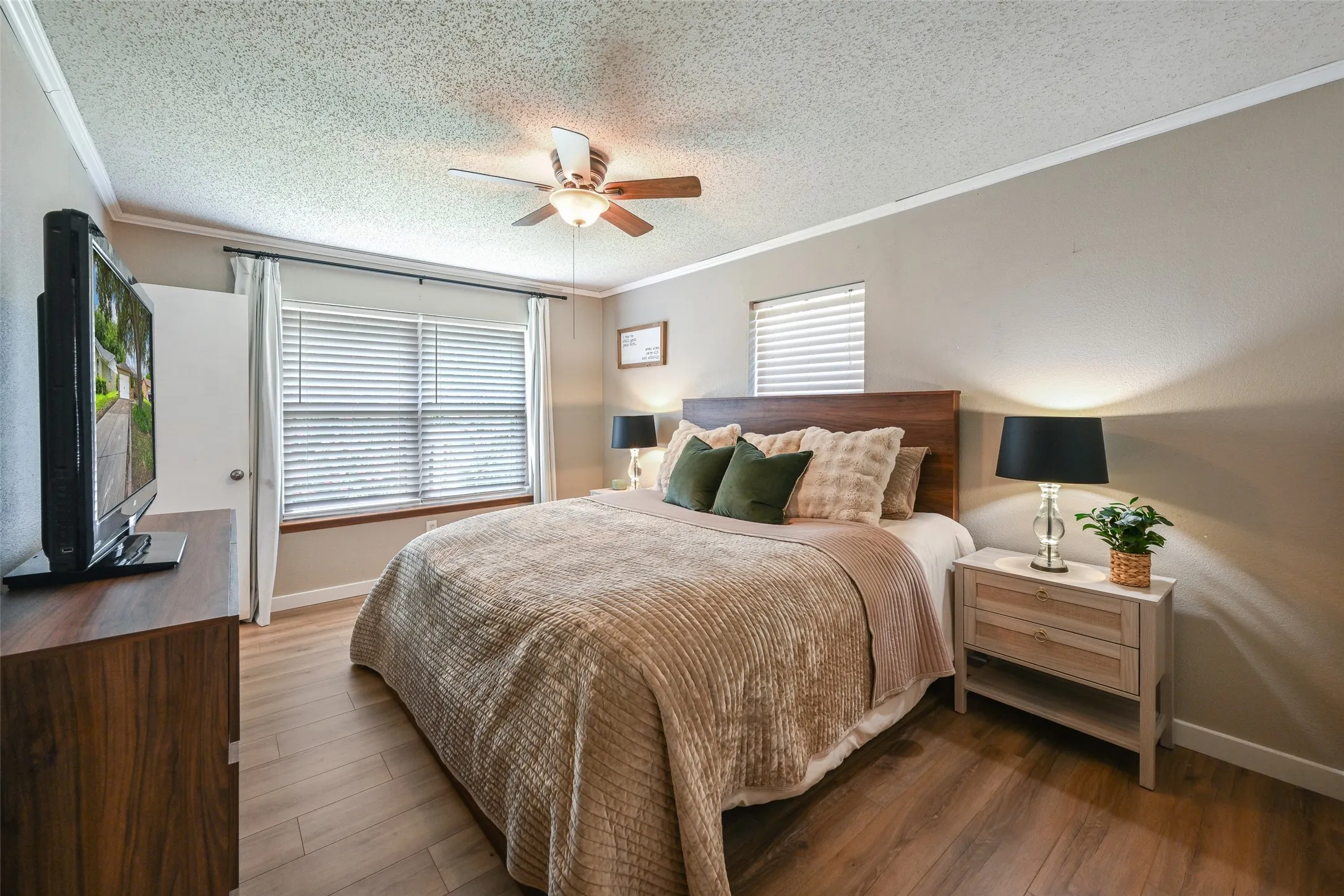 Single Family Residence For Sale in Tarrant County , 4421 Tiptop Street, Haltom City, Texas 76117, 3 Bedroom, 2 Bathroom, 2 Garage spaces, 1,535 Sqft, built in 1974, mls#21302444, Real Estate Agent in Haltom City, Homes For Sale in Tarrant county, Homes For Sale in Haltom City, Realtor in Haltom City Texas, Real Estate Brokerage Independent Realty Texas, Luminita Cordes Realtor