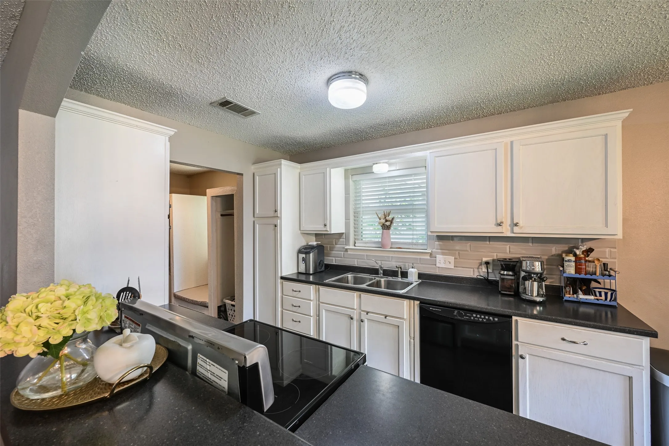 Single Family Residence For Sale in Tarrant County , 4421 Tiptop Street, Haltom City, Texas 76117, 3 Bedroom, 2 Bathroom, 2 Garage spaces, 1,535 Sqft, built in 1974, mls#21302444, Real Estate Agent in Haltom City, Homes For Sale in Tarrant county, Homes For Sale in Haltom City, Realtor in Haltom City Texas, Real Estate Brokerage Independent Realty Texas, Luminita Cordes Realtor