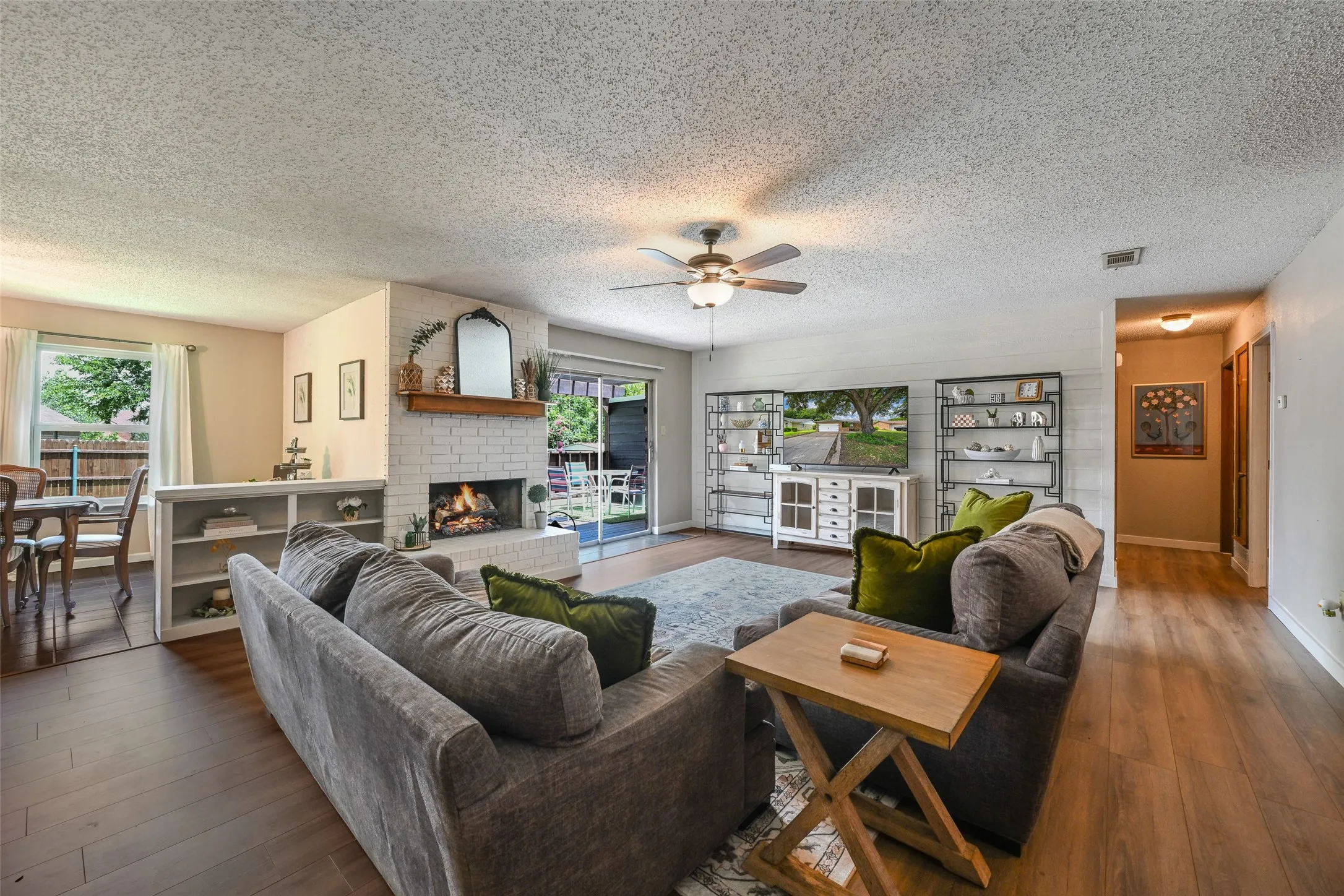 Single Family Residence For Sale in Tarrant County , 4421 Tiptop Street, Haltom City, Texas 76117, 3 Bedroom, 2 Bathroom, 2 Garage spaces, 1,535 Sqft, built in 1974, mls#21302444, Real Estate Agent in Haltom City, Homes For Sale in Tarrant county, Homes For Sale in Haltom City, Realtor in Haltom City Texas, Real Estate Brokerage Independent Realty Texas, Luminita Cordes Realtor