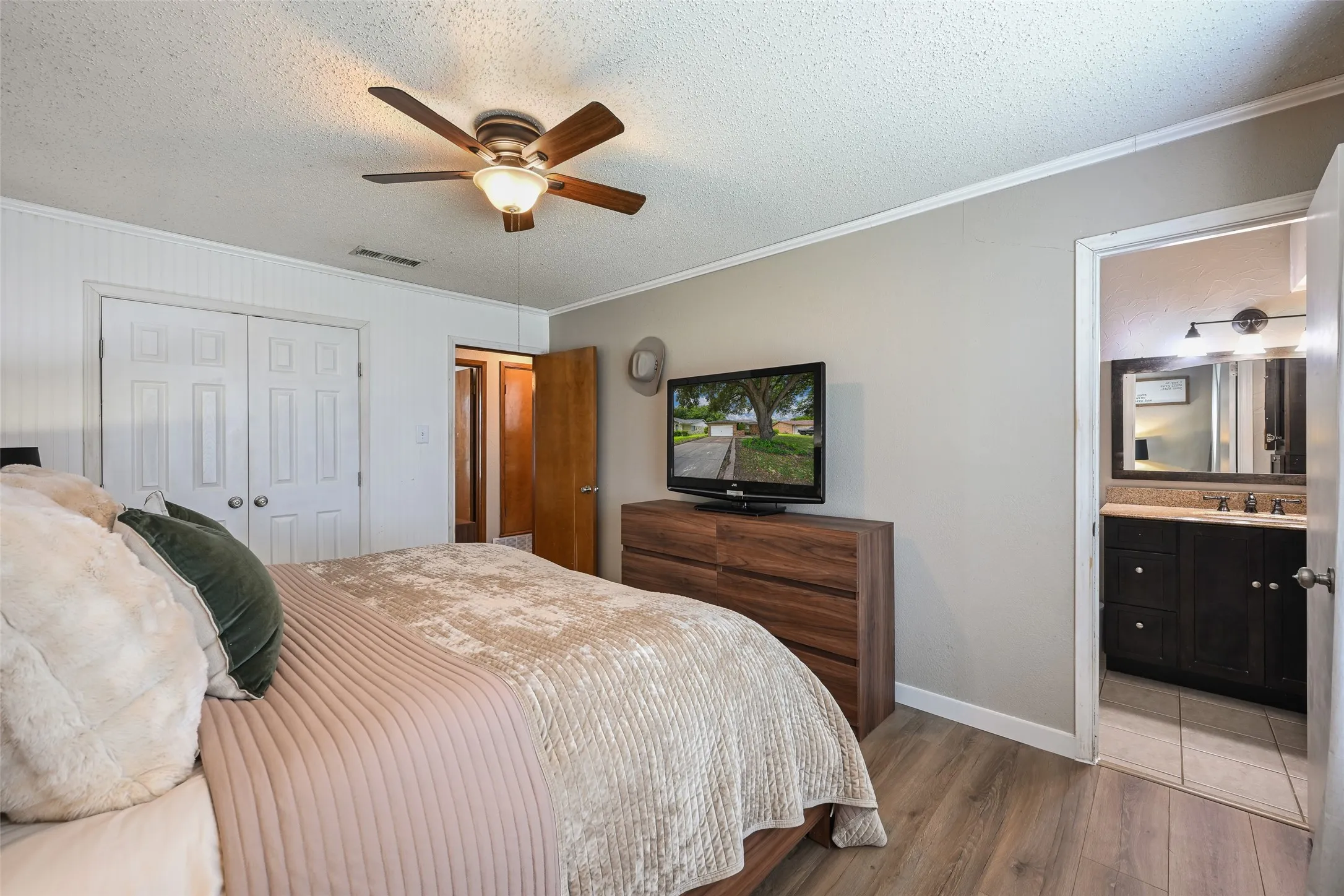Single Family Residence For Sale in Tarrant County , 4421 Tiptop Street, Haltom City, Texas 76117, 3 Bedroom, 2 Bathroom, 2 Garage spaces, 1,535 Sqft, built in 1974, mls#21302444, Real Estate Agent in Haltom City, Homes For Sale in Tarrant county, Homes For Sale in Haltom City, Realtor in Haltom City Texas, Real Estate Brokerage Independent Realty Texas, Luminita Cordes Realtor