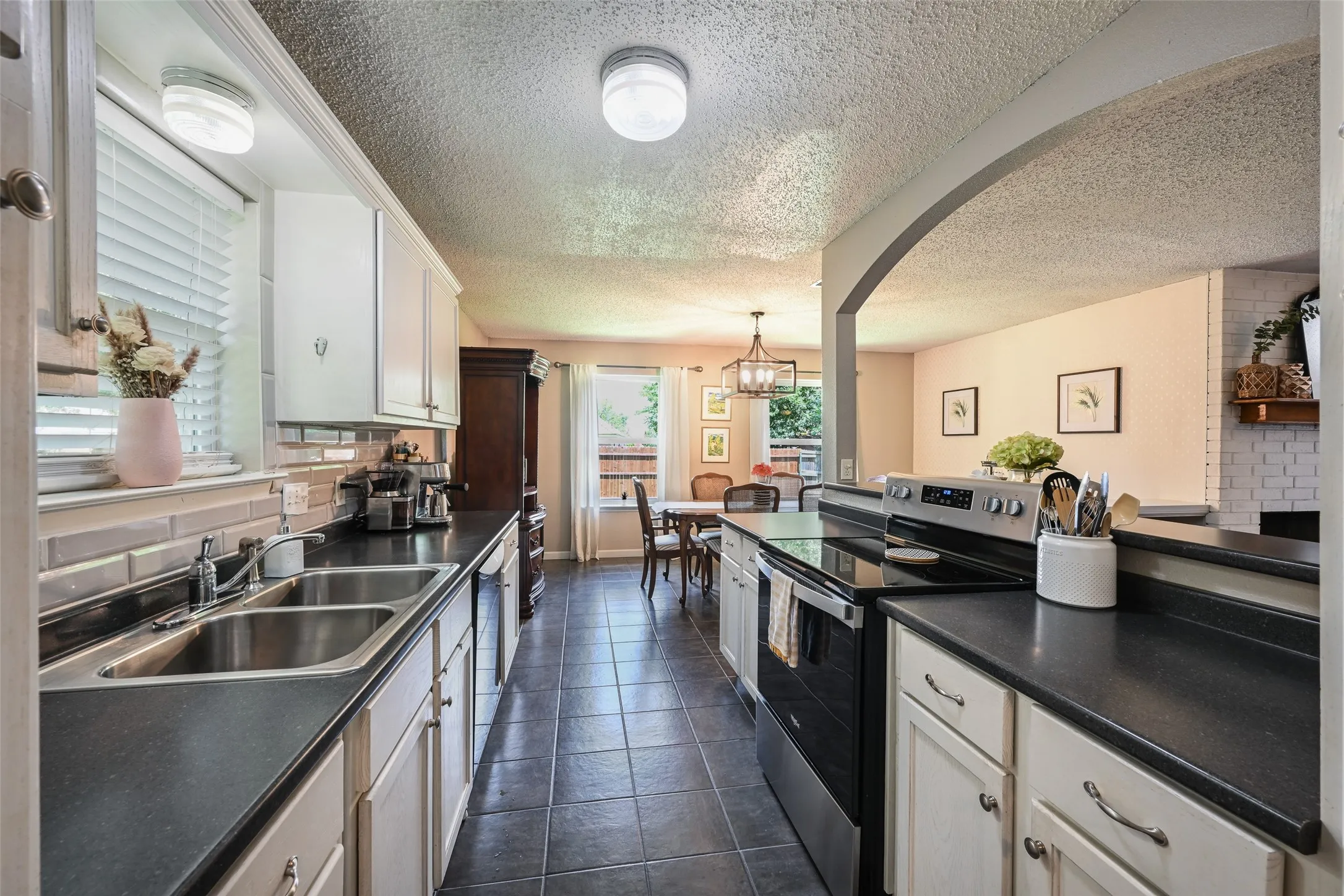 Single Family Residence For Sale in Tarrant County , 4421 Tiptop Street, Haltom City, Texas 76117, 3 Bedroom, 2 Bathroom, 2 Garage spaces, 1,535 Sqft, built in 1974, mls#21302444, Real Estate Agent in Haltom City, Homes For Sale in Tarrant county, Homes For Sale in Haltom City, Realtor in Haltom City Texas, Real Estate Brokerage Independent Realty Texas, Luminita Cordes Realtor