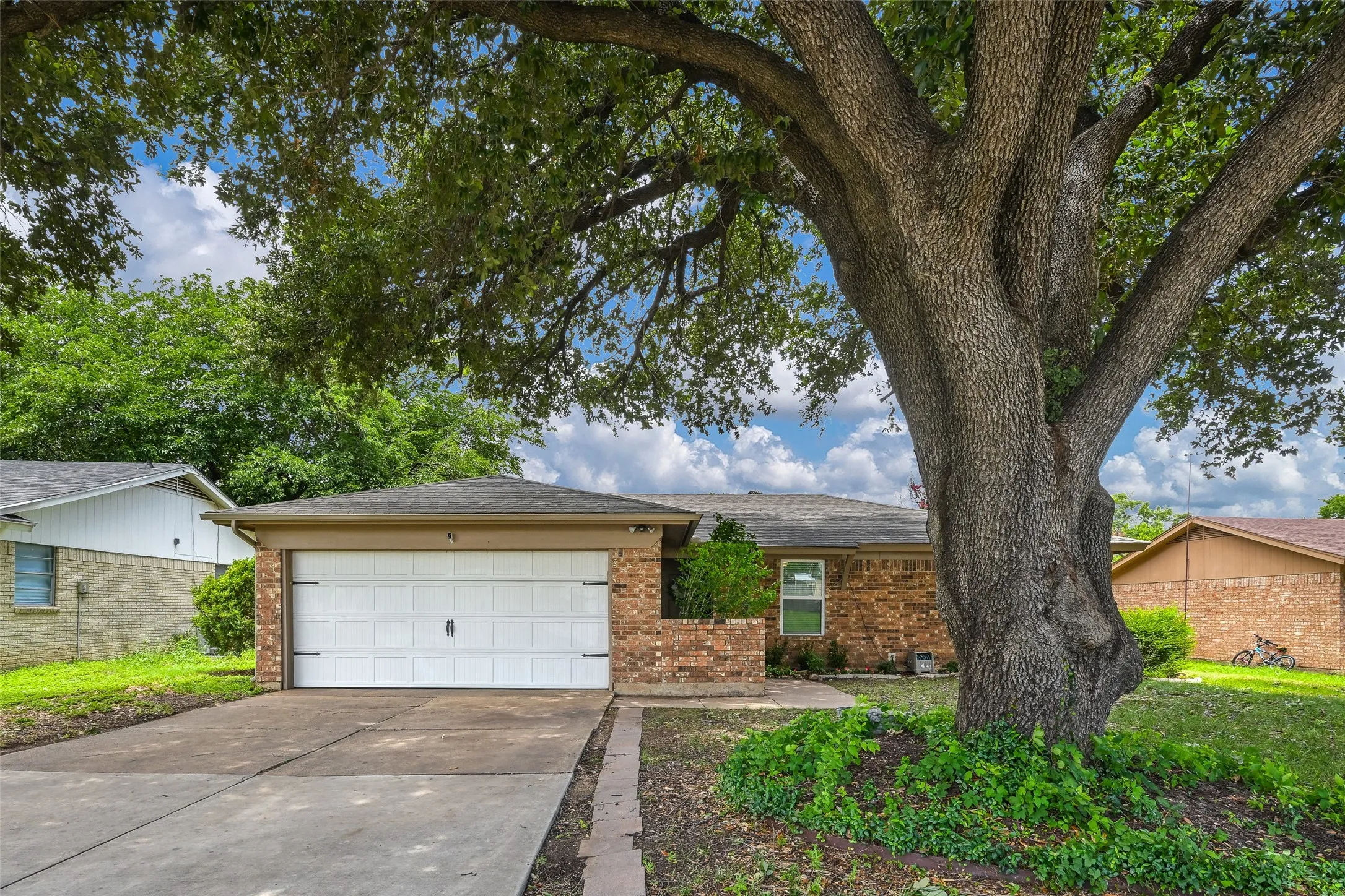 Single Family Residence For Sale in Tarrant County , 4421 Tiptop Street, Haltom City, Texas 76117, 3 Bedroom, 2 Bathroom, 2 Garage spaces, 1,535 Sqft, built in 1974, mls#21302444, Real Estate Agent in Haltom City, Homes For Sale in Tarrant county, Homes For Sale in Haltom City, Realtor in Haltom City Texas, Real Estate Brokerage Independent Realty Texas, Luminita Cordes Realtor