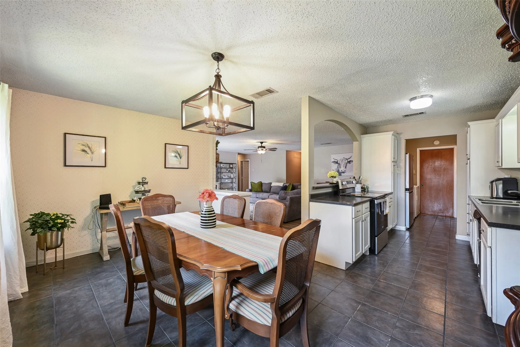 Single Family Residence For Sale in Tarrant County , 4421 Tiptop Street, Haltom City, Texas 76117, 3 Bedroom, 2 Bathroom, 2 Garage spaces, 1,535 Sqft, built in 1974, mls#21302444, Real Estate Agent in Haltom City, Homes For Sale in Tarrant county, Homes For Sale in Haltom City, Realtor in Haltom City Texas, Real Estate Brokerage Independent Realty Texas, Luminita Cordes Realtor