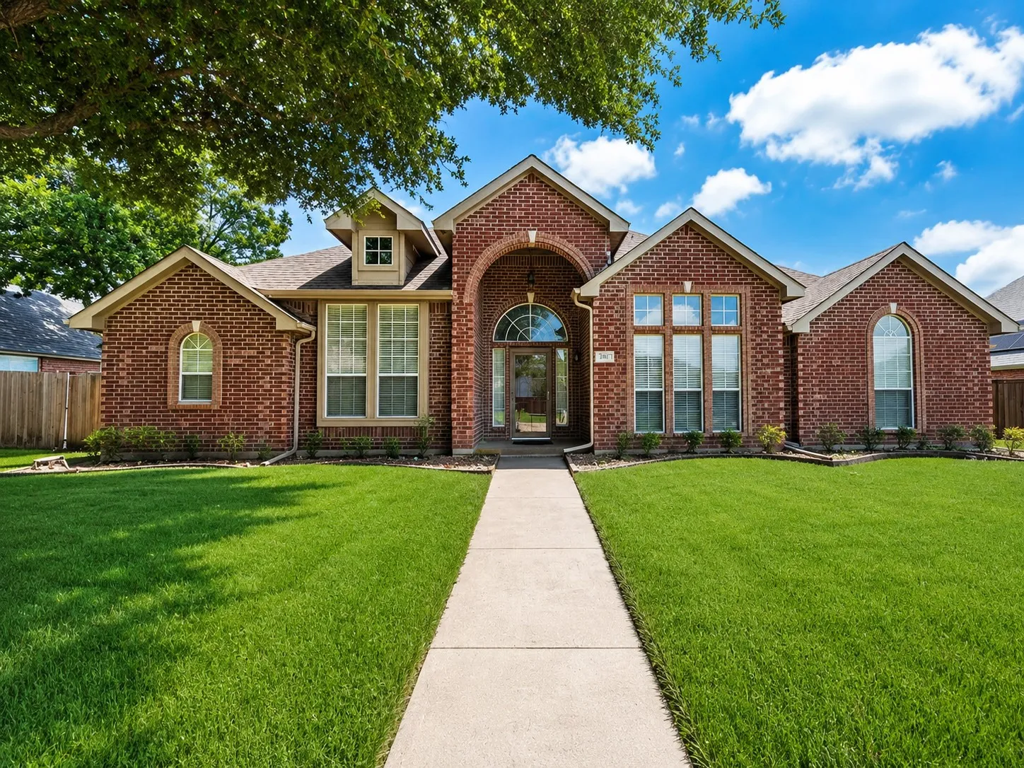 Single Family Residence For Sale in Rockwall County , 522 Shannon Drive, Rockwall, Texas 75087, 4 Bedroom, 2 Bathroom, 2 Garage spaces, 2,234 Sqft, built in 1996, mls#21299124, Real Estate Agent in Rockwall, Homes For Sale in Rockwall county, Homes For Sale in Rockwall, Realtor in Rockwall Texas, Real Estate Brokerage Independent Realty Texas, Luminita Cordes Realtor