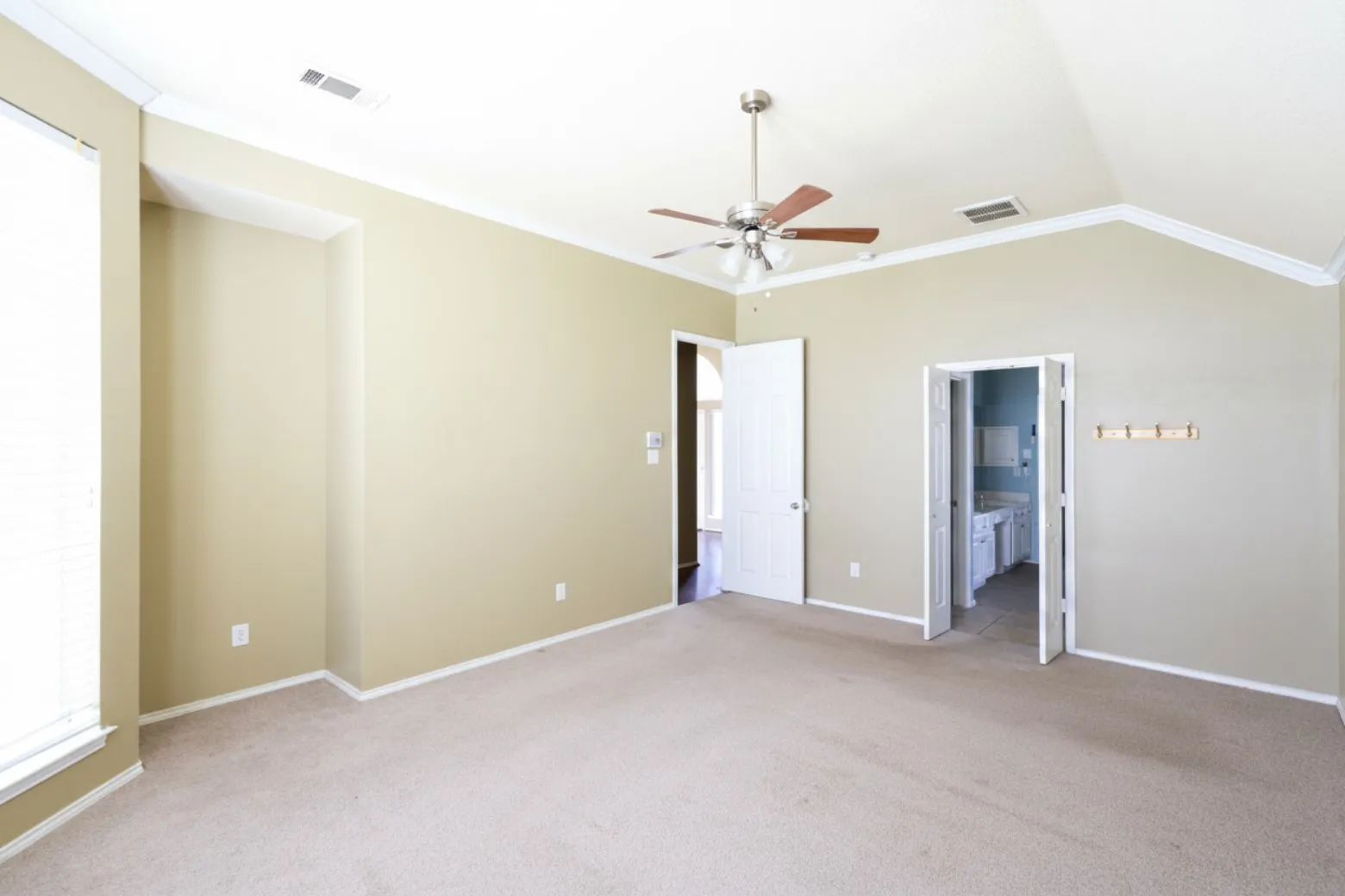 Single Family Residence For Sale in Rockwall County , 522 Shannon Drive, Rockwall, Texas 75087, 4 Bedroom, 2 Bathroom, 2 Garage spaces, 2,234 Sqft, built in 1996, mls#21299124, Real Estate Agent in Rockwall, Homes For Sale in Rockwall county, Homes For Sale in Rockwall, Realtor in Rockwall Texas, Real Estate Brokerage Independent Realty Texas, Luminita Cordes Realtor
