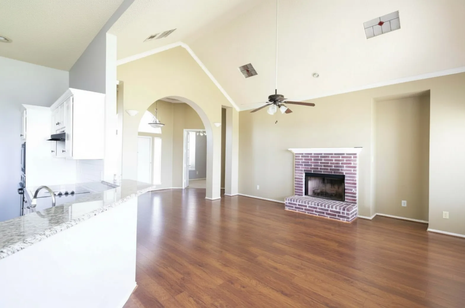 Single Family Residence For Sale in Rockwall County , 522 Shannon Drive, Rockwall, Texas 75087, 4 Bedroom, 2 Bathroom, 2 Garage spaces, 2,234 Sqft, built in 1996, mls#21299124, Real Estate Agent in Rockwall, Homes For Sale in Rockwall county, Homes For Sale in Rockwall, Realtor in Rockwall Texas, Real Estate Brokerage Independent Realty Texas, Luminita Cordes Realtor