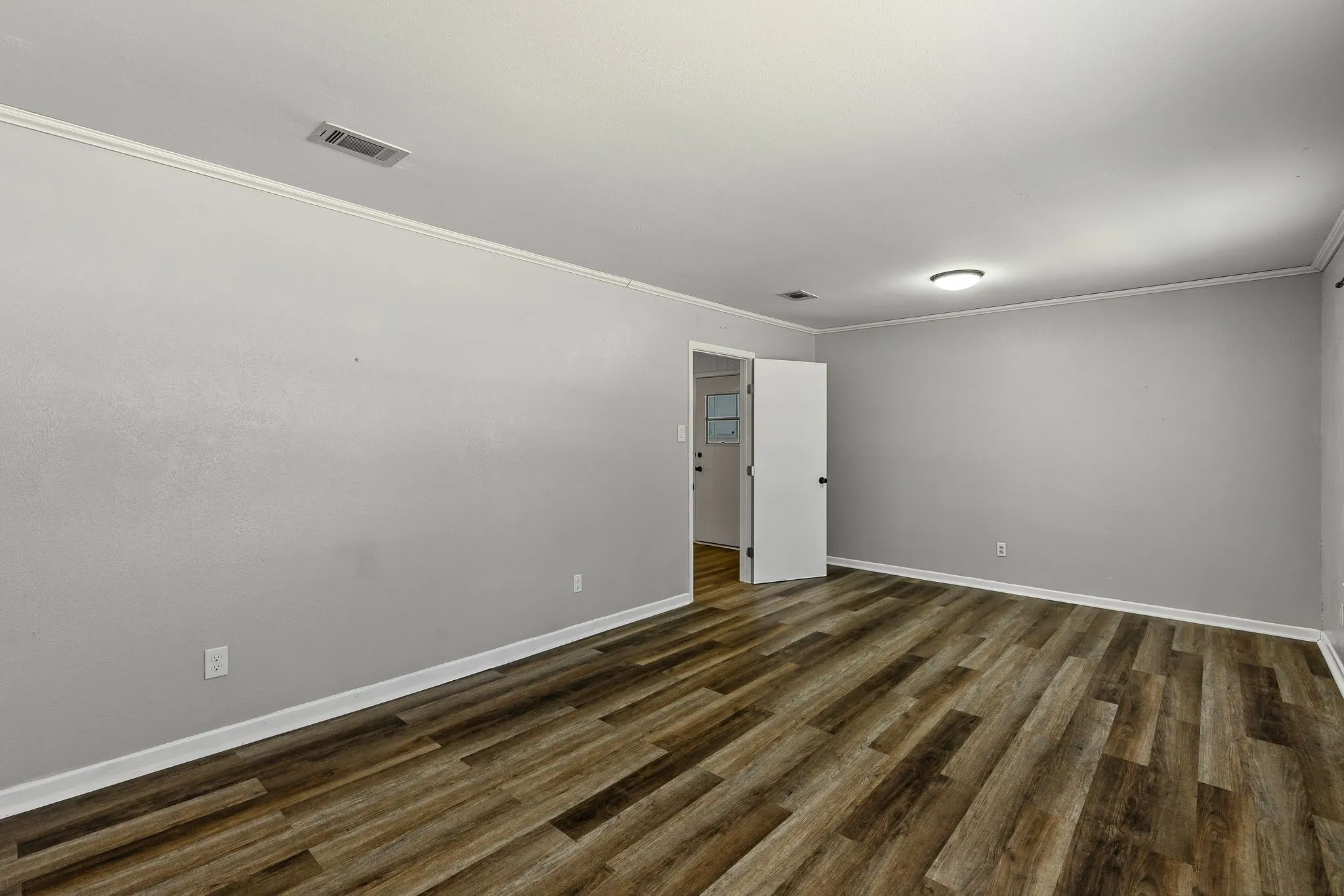 Single Family Residence For Sale in Hunt County , 148 Royal Lane, Commerce, Texas 75428, 3 Bedroom, 2 Bathroom, 2 Garage spaces, 1,875 Sqft, built in 1968, mls#21303608, Real Estate Agent in Commerce, Homes For Sale in Hunt county, Homes For Sale in Commerce, Realtor in Commerce Texas, Real Estate Brokerage Independent Realty Texas, Luminita Cordes Realtor