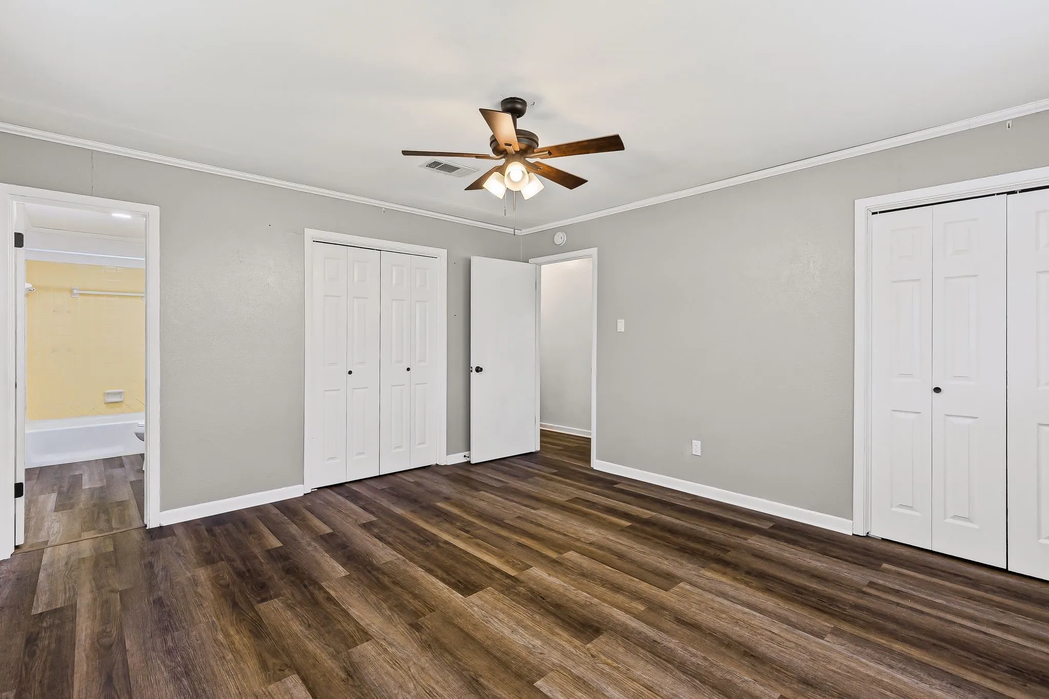 Single Family Residence For Sale in Hunt County , 148 Royal Lane, Commerce, Texas 75428, 3 Bedroom, 2 Bathroom, 2 Garage spaces, 1,875 Sqft, built in 1968, mls#21303608, Real Estate Agent in Commerce, Homes For Sale in Hunt county, Homes For Sale in Commerce, Realtor in Commerce Texas, Real Estate Brokerage Independent Realty Texas, Luminita Cordes Realtor