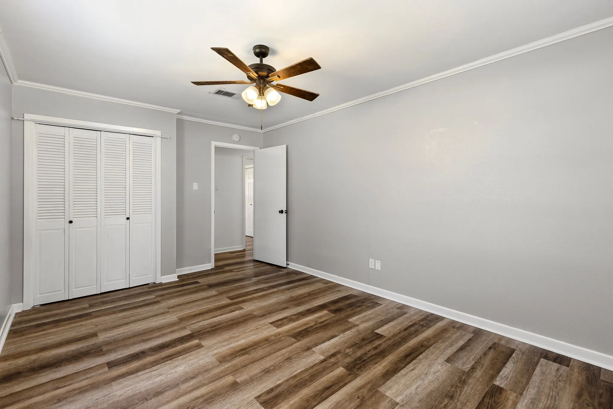 Single Family Residence For Sale in Hunt County , 148 Royal Lane, Commerce, Texas 75428, 3 Bedroom, 2 Bathroom, 2 Garage spaces, 1,875 Sqft, built in 1968, mls#21303608, Real Estate Agent in Commerce, Homes For Sale in Hunt county, Homes For Sale in Commerce, Realtor in Commerce Texas, Real Estate Brokerage Independent Realty Texas, Luminita Cordes Realtor