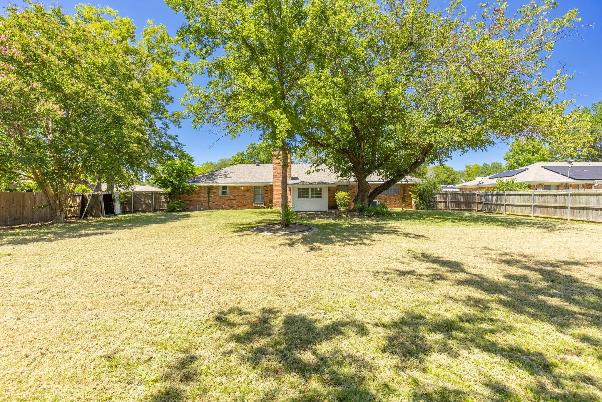 Single Family Residence For Sale in Hunt County , 148 Royal Lane, Commerce, Texas 75428, 3 Bedroom, 2 Bathroom, 2 Garage spaces, 1,875 Sqft, built in 1968, mls#21303608, Real Estate Agent in Commerce, Homes For Sale in Hunt county, Homes For Sale in Commerce, Realtor in Commerce Texas, Real Estate Brokerage Independent Realty Texas, Luminita Cordes Realtor