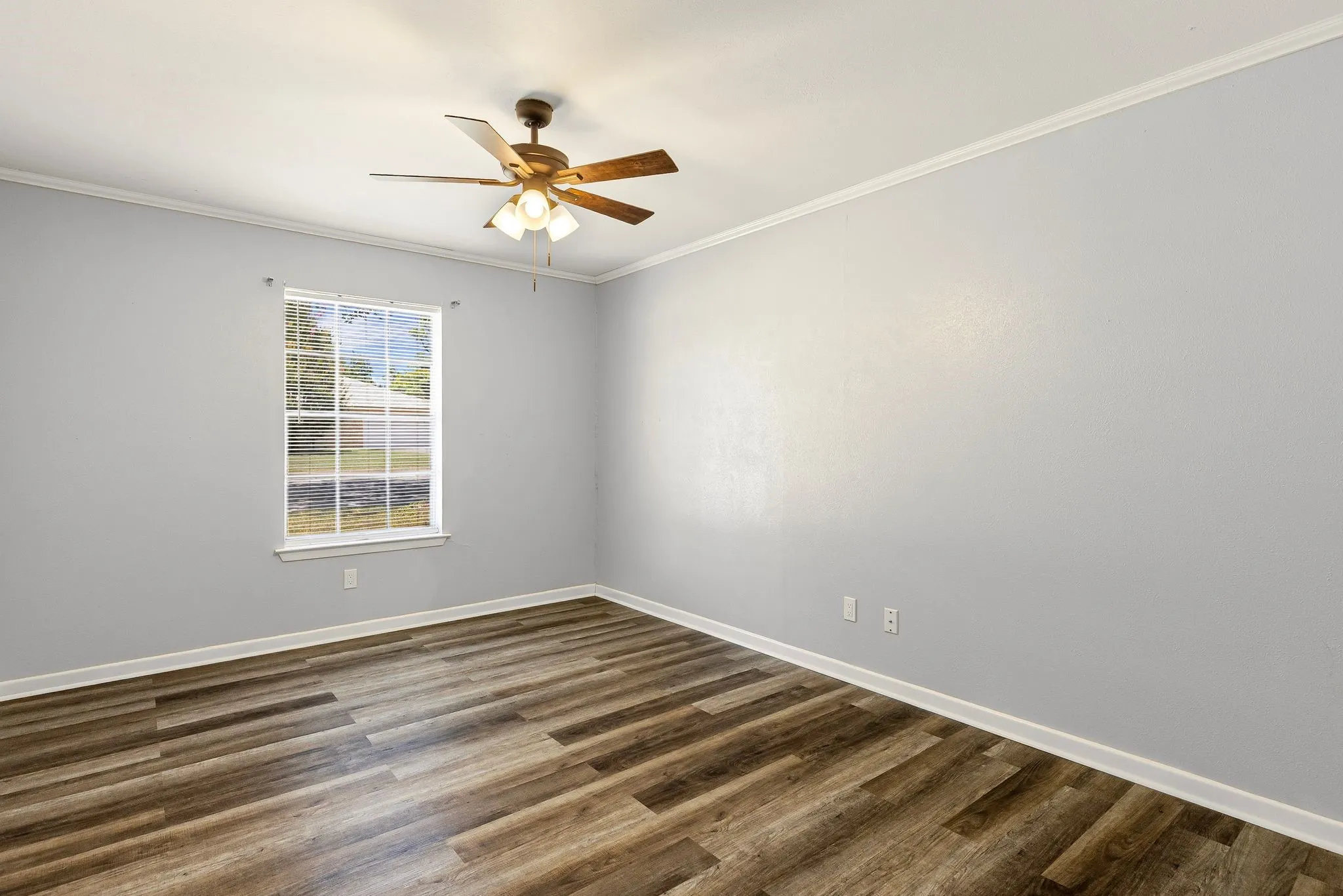 Single Family Residence For Sale in Hunt County , 148 Royal Lane, Commerce, Texas 75428, 3 Bedroom, 2 Bathroom, 2 Garage spaces, 1,875 Sqft, built in 1968, mls#21303608, Real Estate Agent in Commerce, Homes For Sale in Hunt county, Homes For Sale in Commerce, Realtor in Commerce Texas, Real Estate Brokerage Independent Realty Texas, Luminita Cordes Realtor
