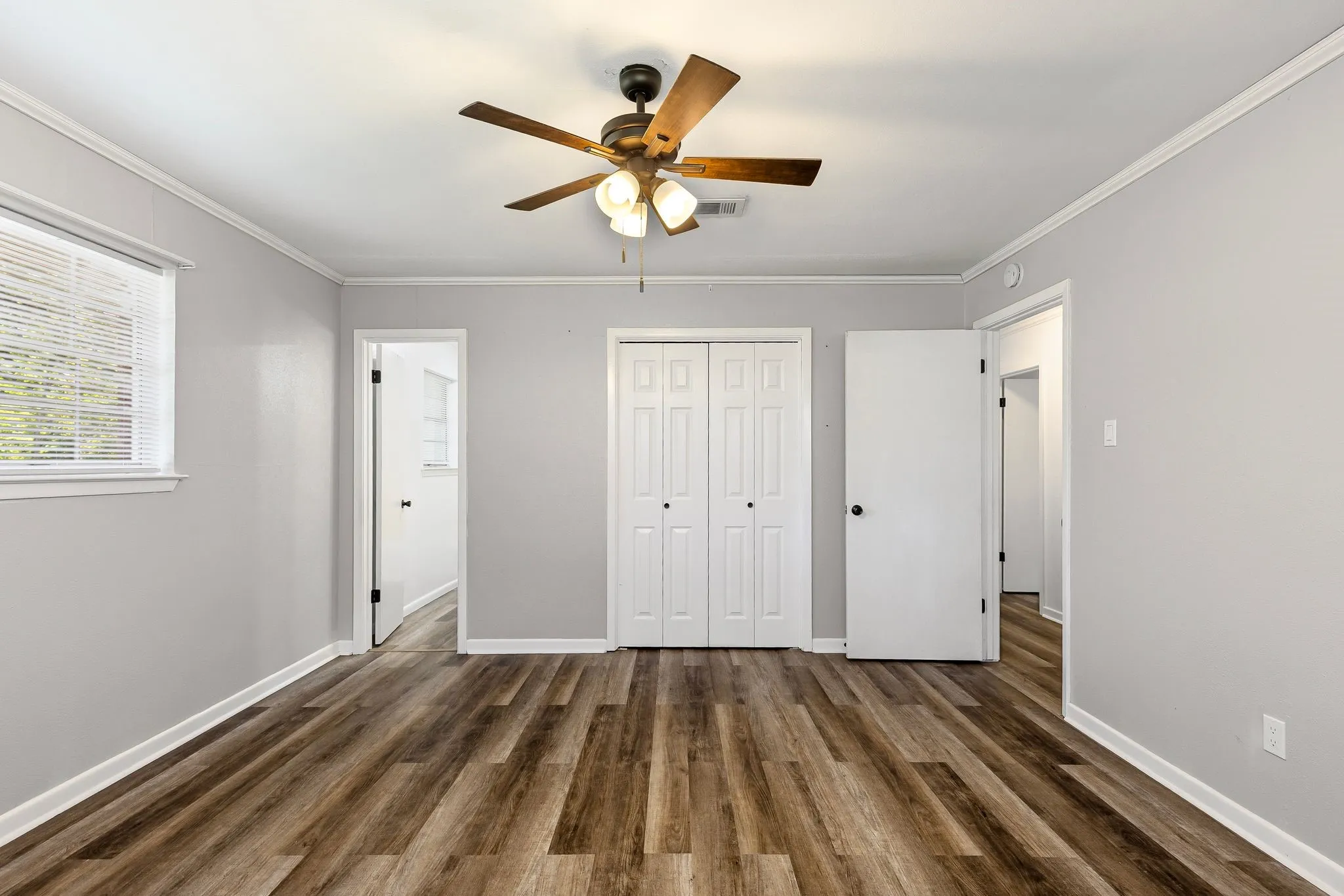 Single Family Residence For Sale in Hunt County , 148 Royal Lane, Commerce, Texas 75428, 3 Bedroom, 2 Bathroom, 2 Garage spaces, 1,875 Sqft, built in 1968, mls#21303608, Real Estate Agent in Commerce, Homes For Sale in Hunt county, Homes For Sale in Commerce, Realtor in Commerce Texas, Real Estate Brokerage Independent Realty Texas, Luminita Cordes Realtor